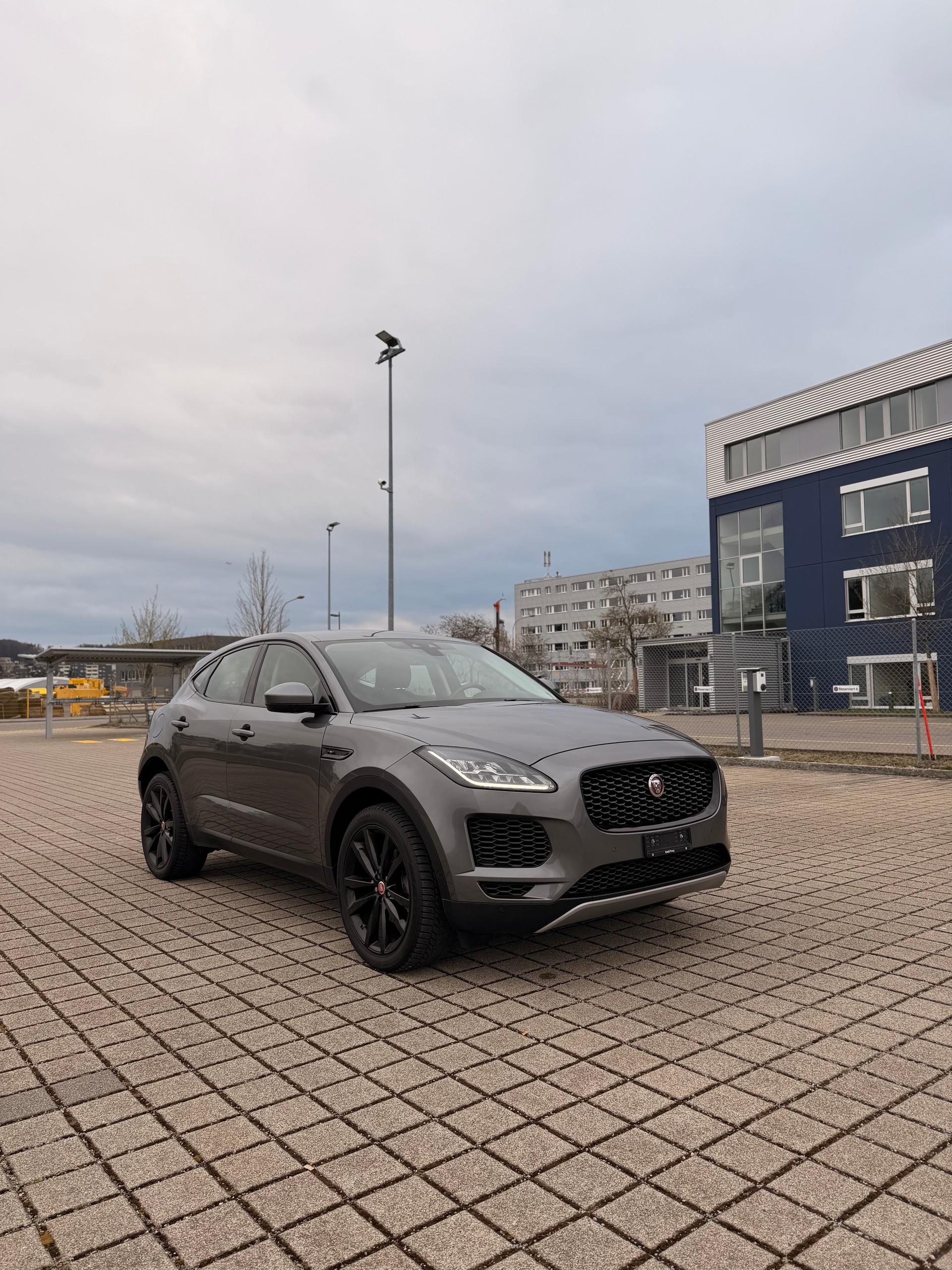 JAGUAR E-Pace 2.0d D150 S AWD Automatik-image-3