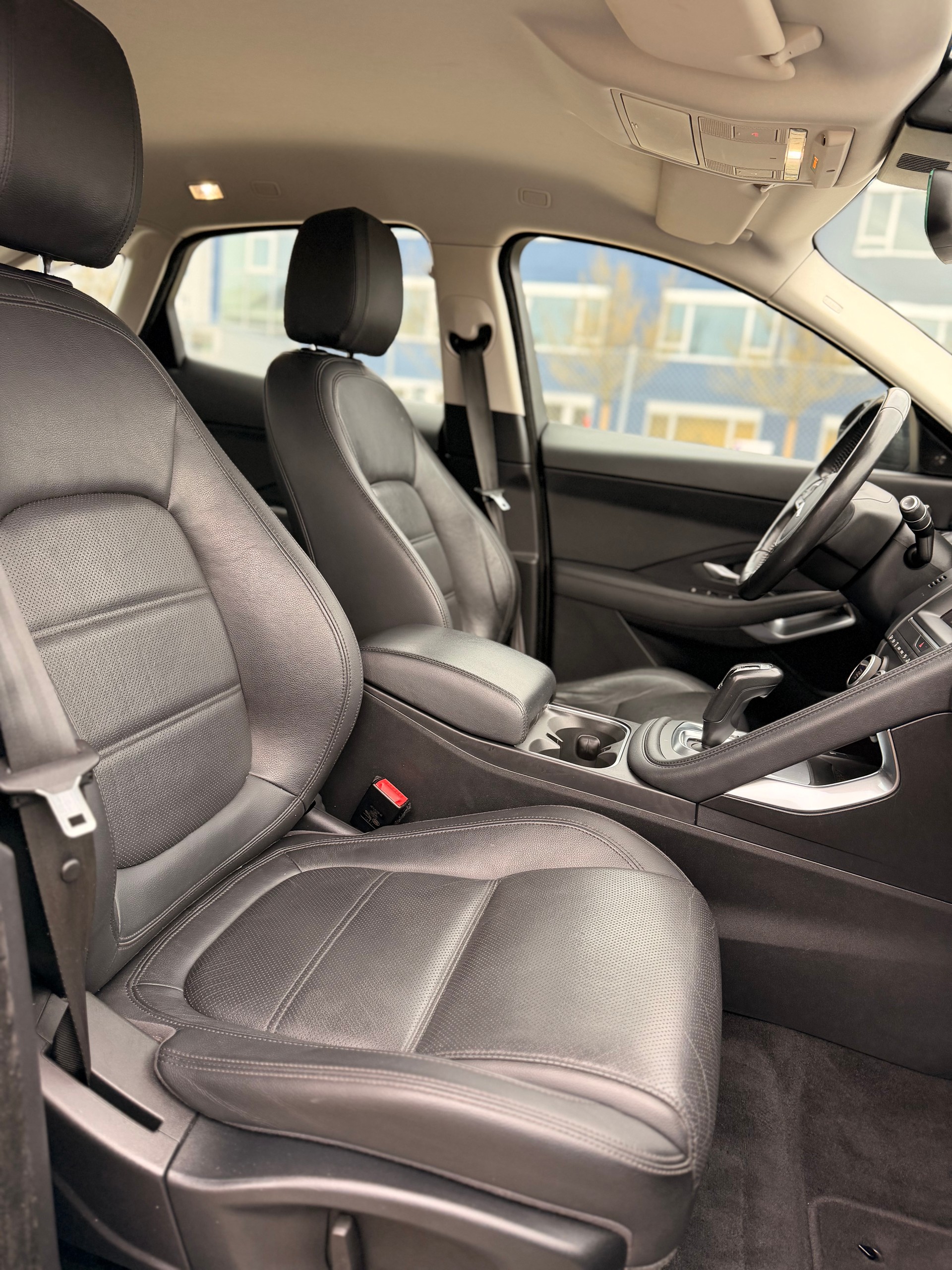 JAGUAR E-Pace 2.0d D150 S AWD Automatik-image-22