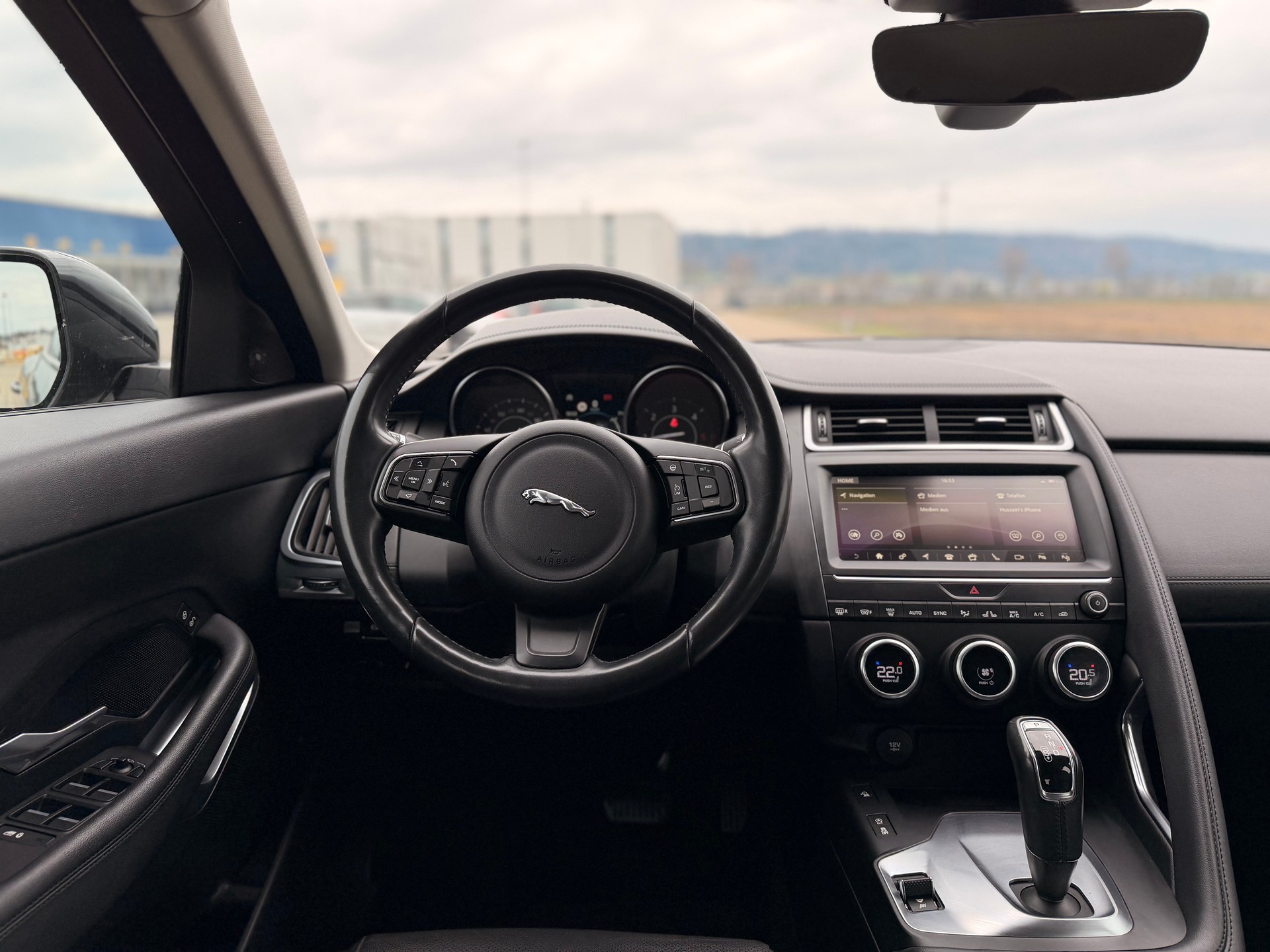 JAGUAR E-Pace 2.0d D150 S AWD Automatik-image-11