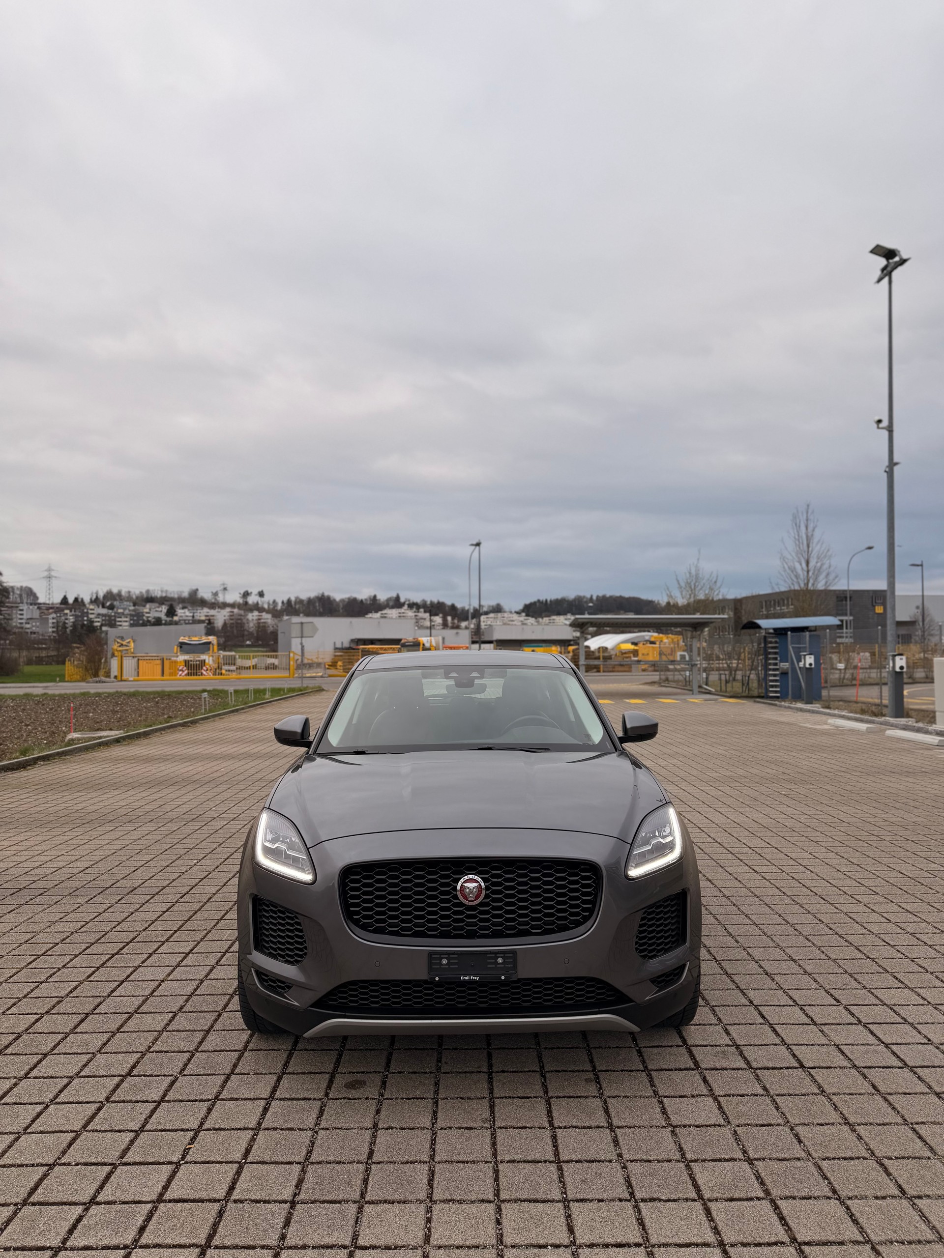 JAGUAR E-Pace 2.0d D150 S AWD Automatik-image-2