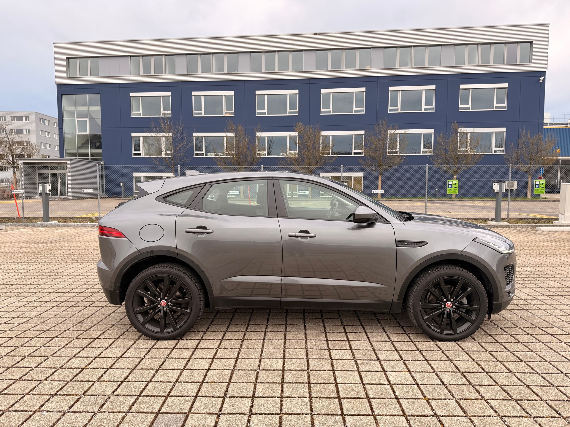 JAGUAR E-Pace 2.0d D150 S AWD Automatik-image-4