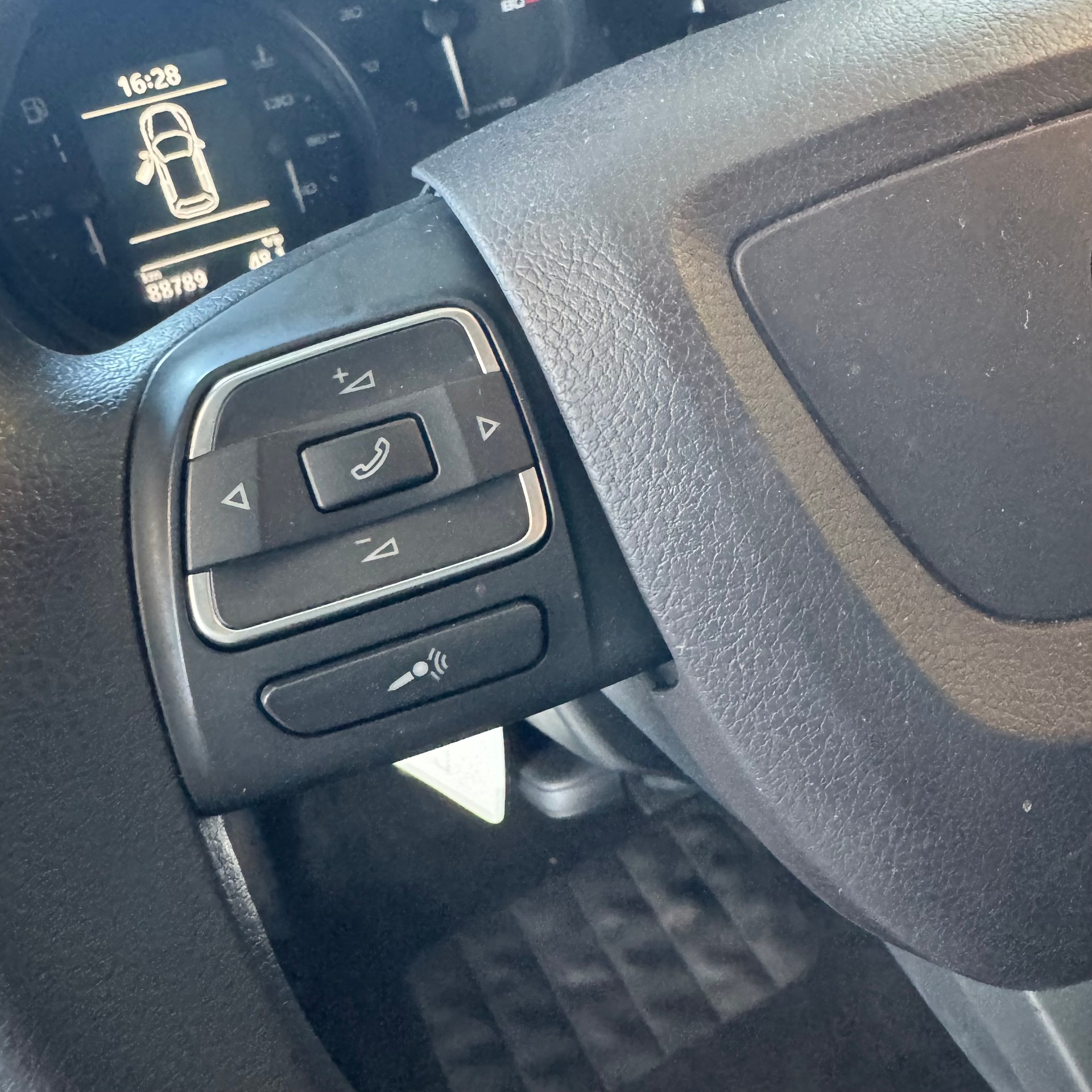 SEAT Leon 1.4 TSI Reference-image-16