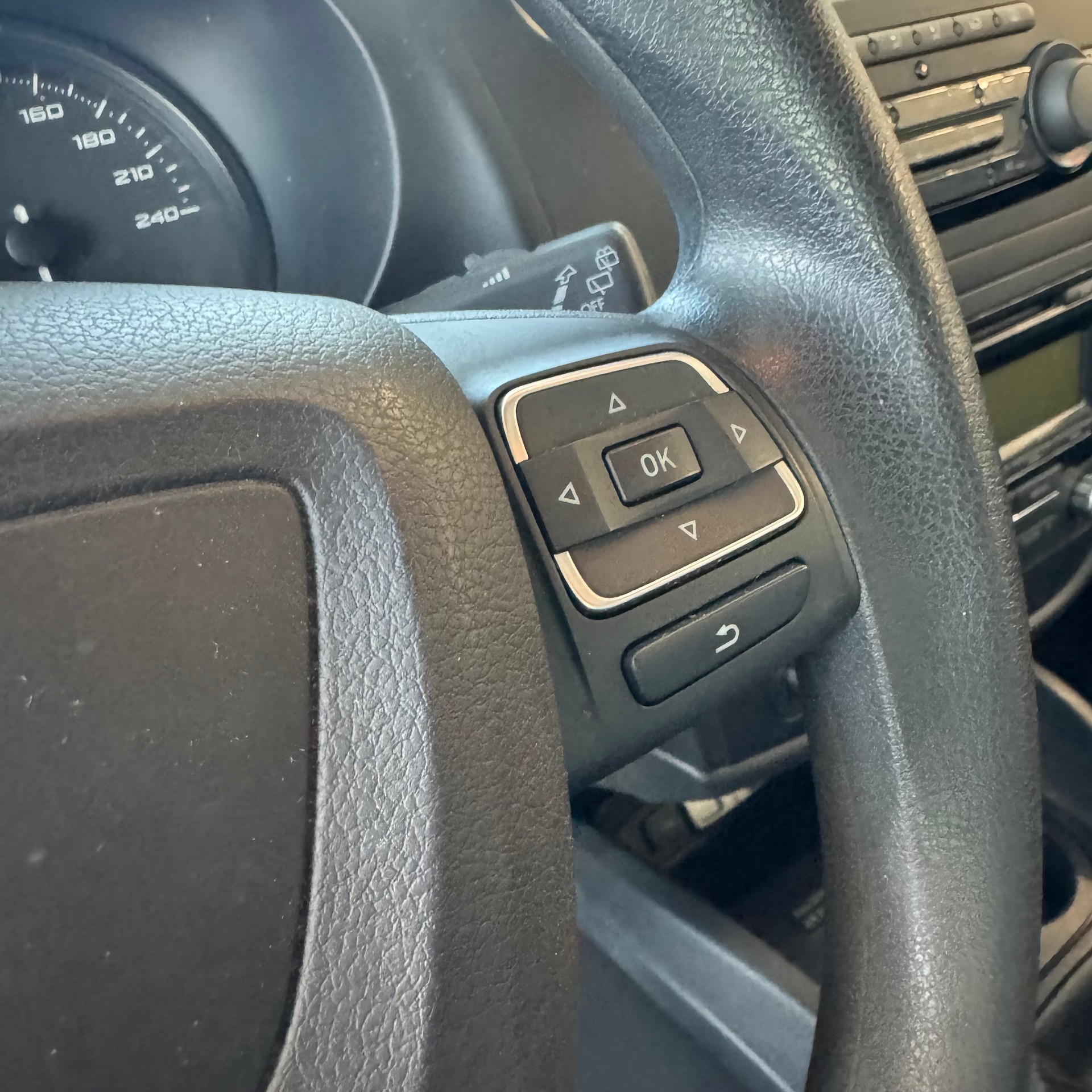 SEAT Leon 1.4 TSI Reference-image-17