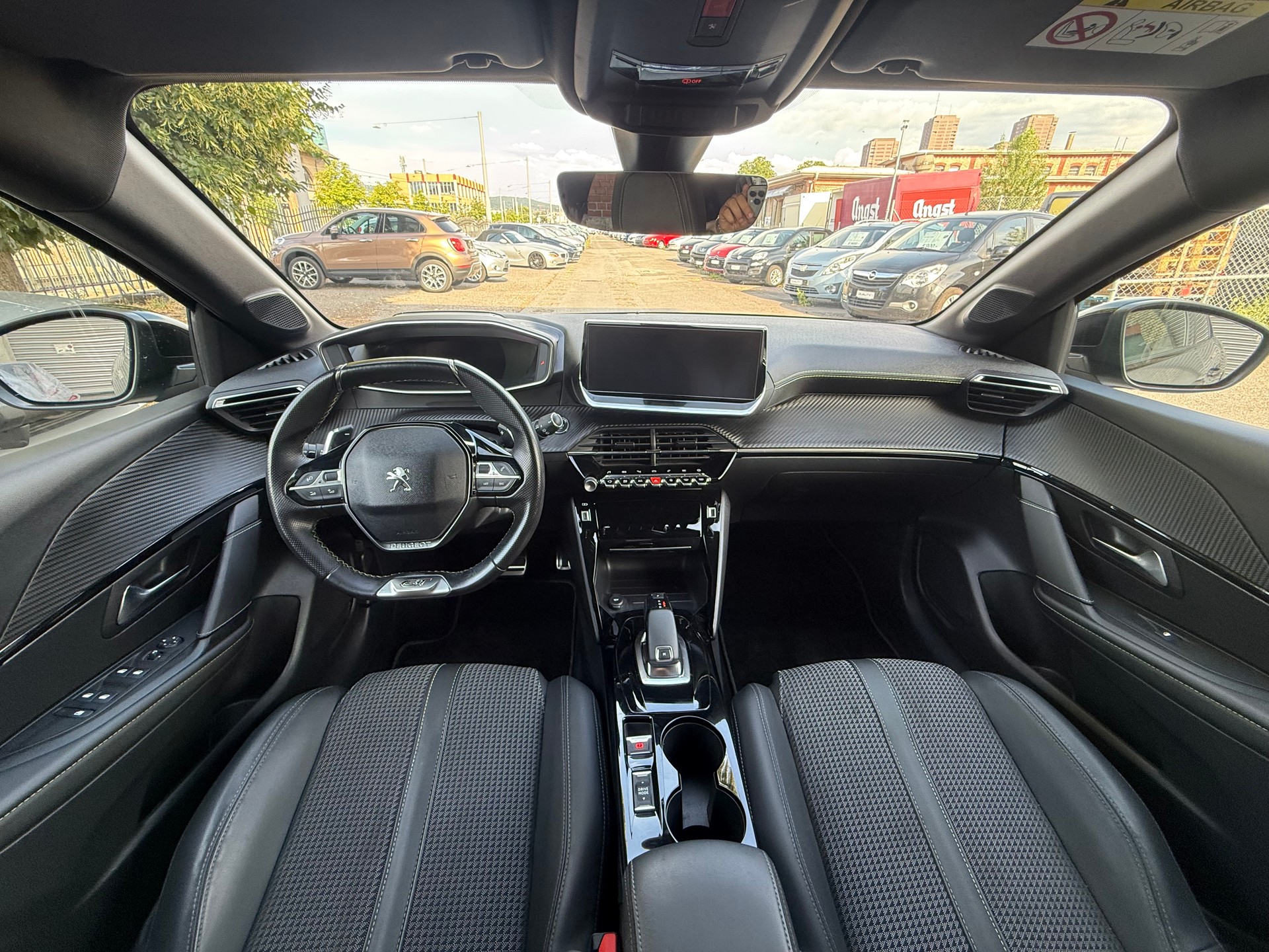 PEUGEOT 208 1.2 PureTech GT Line EAT8-image-9