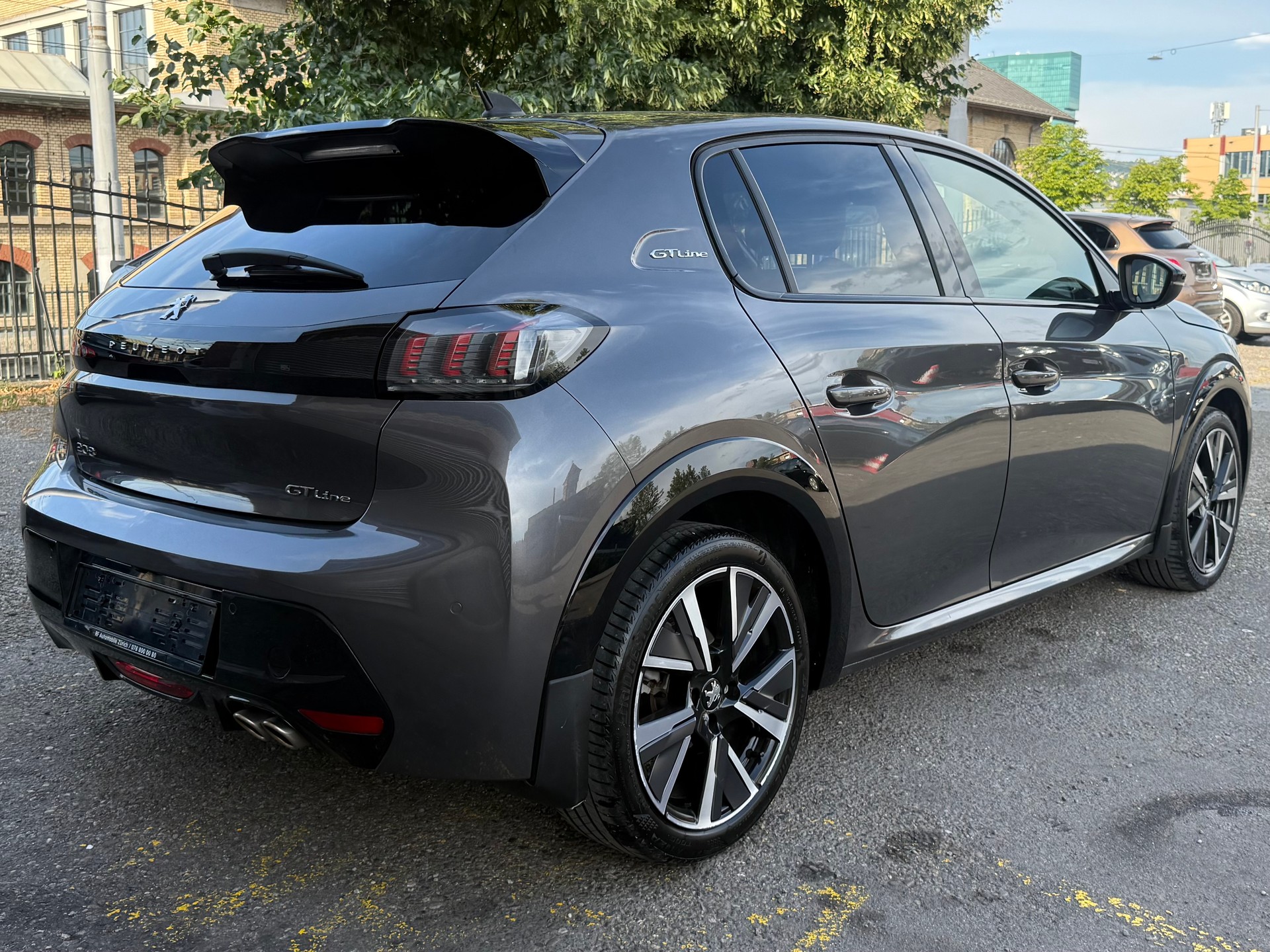 PEUGEOT 208 1.2 PureTech GT Line EAT8-image-5