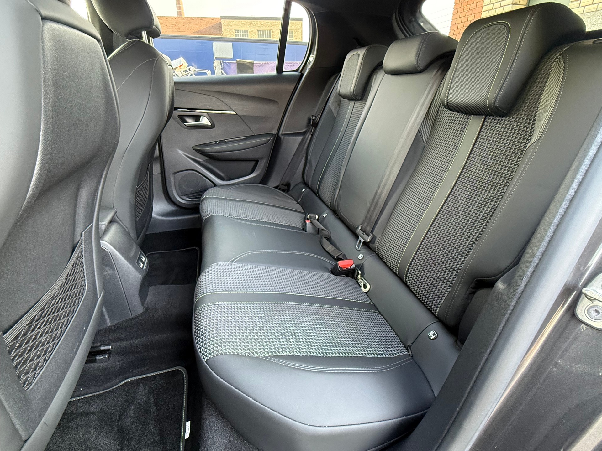 PEUGEOT 208 1.2 PureTech GT Line EAT8-image-13