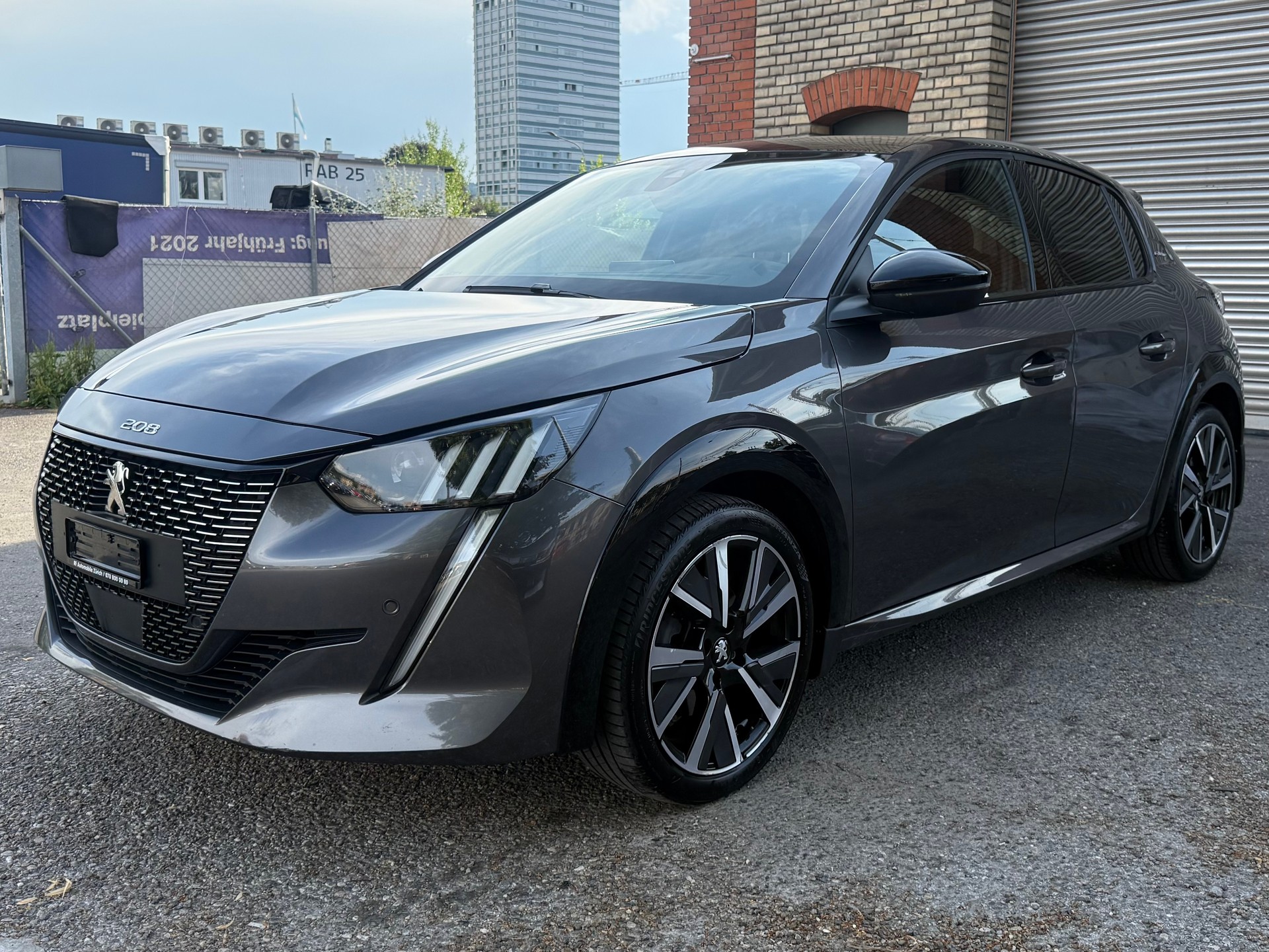 PEUGEOT 208 1.2 PureTech GT Line EAT8-image-2