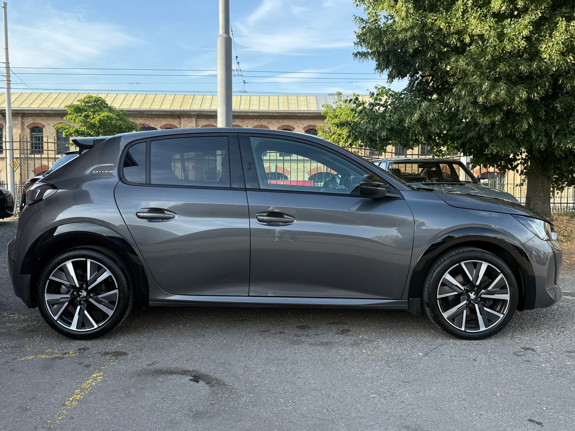 PEUGEOT 208 1.2 PureTech GT Line EAT8-image-3
