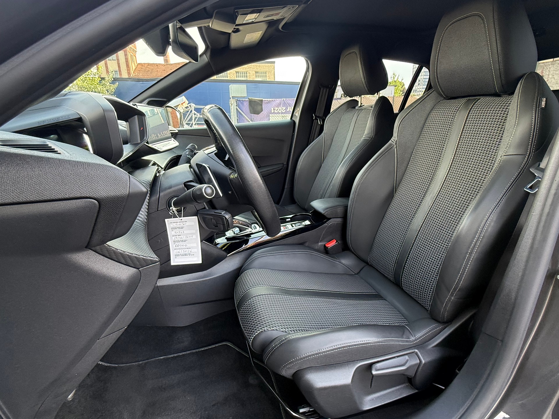 PEUGEOT 208 1.2 PureTech GT Line EAT8-image-11