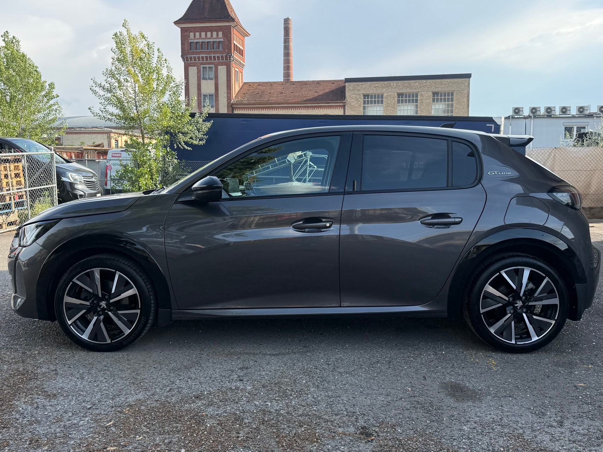 PEUGEOT 208 1.2 PureTech GT Line EAT8-image-4
