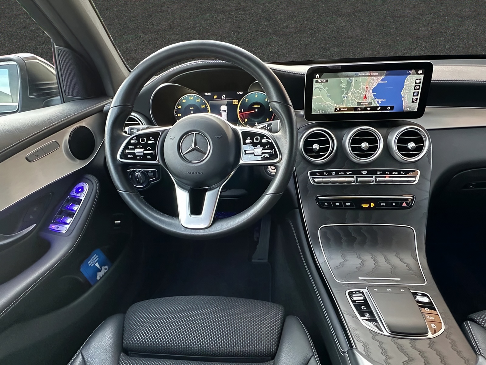 MERCEDES-BENZ GLC 220 d AMG Line 4 Matic-image-9