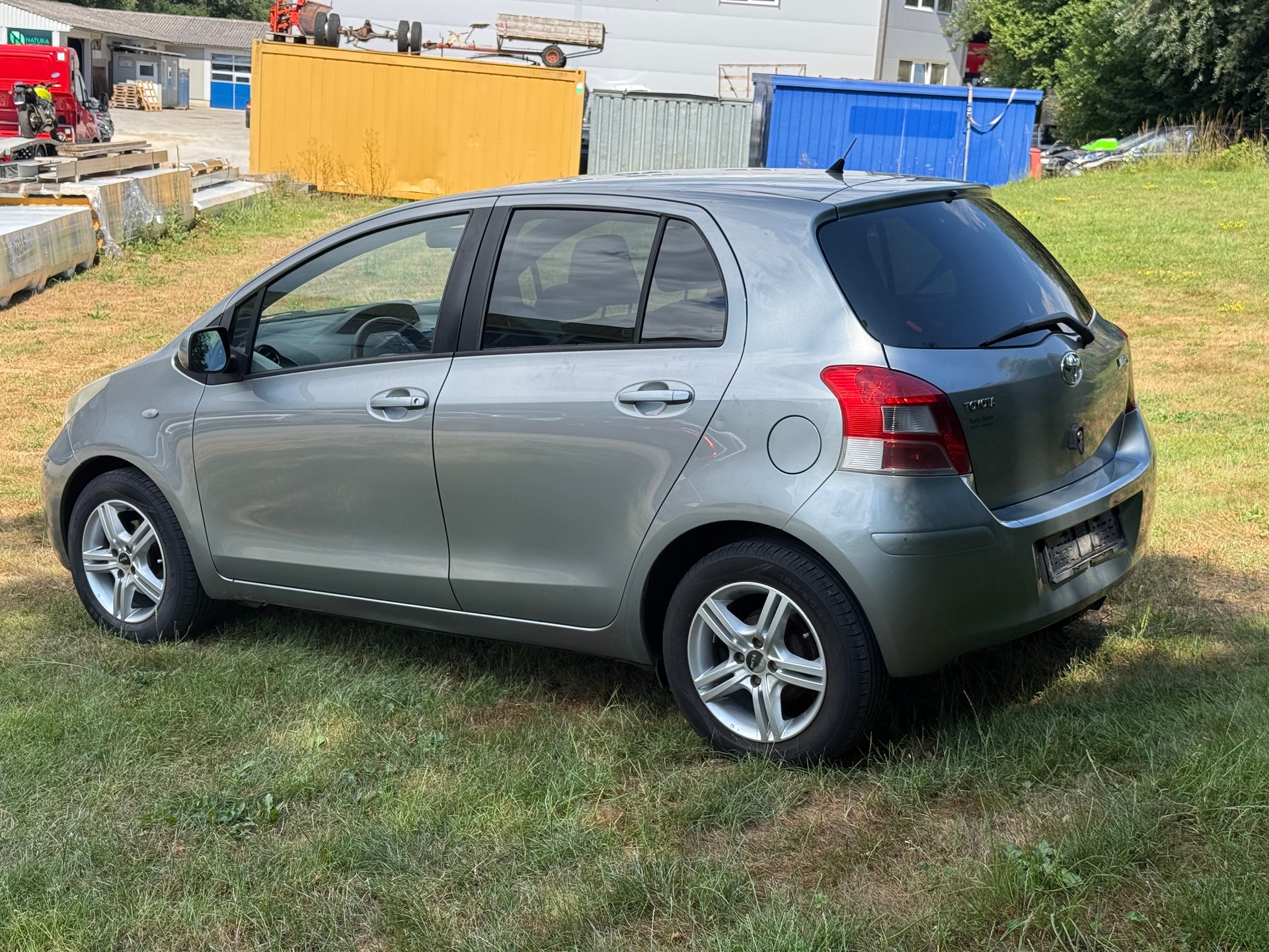TOYOTA Yaris 1.33 Linea Sol-image-3