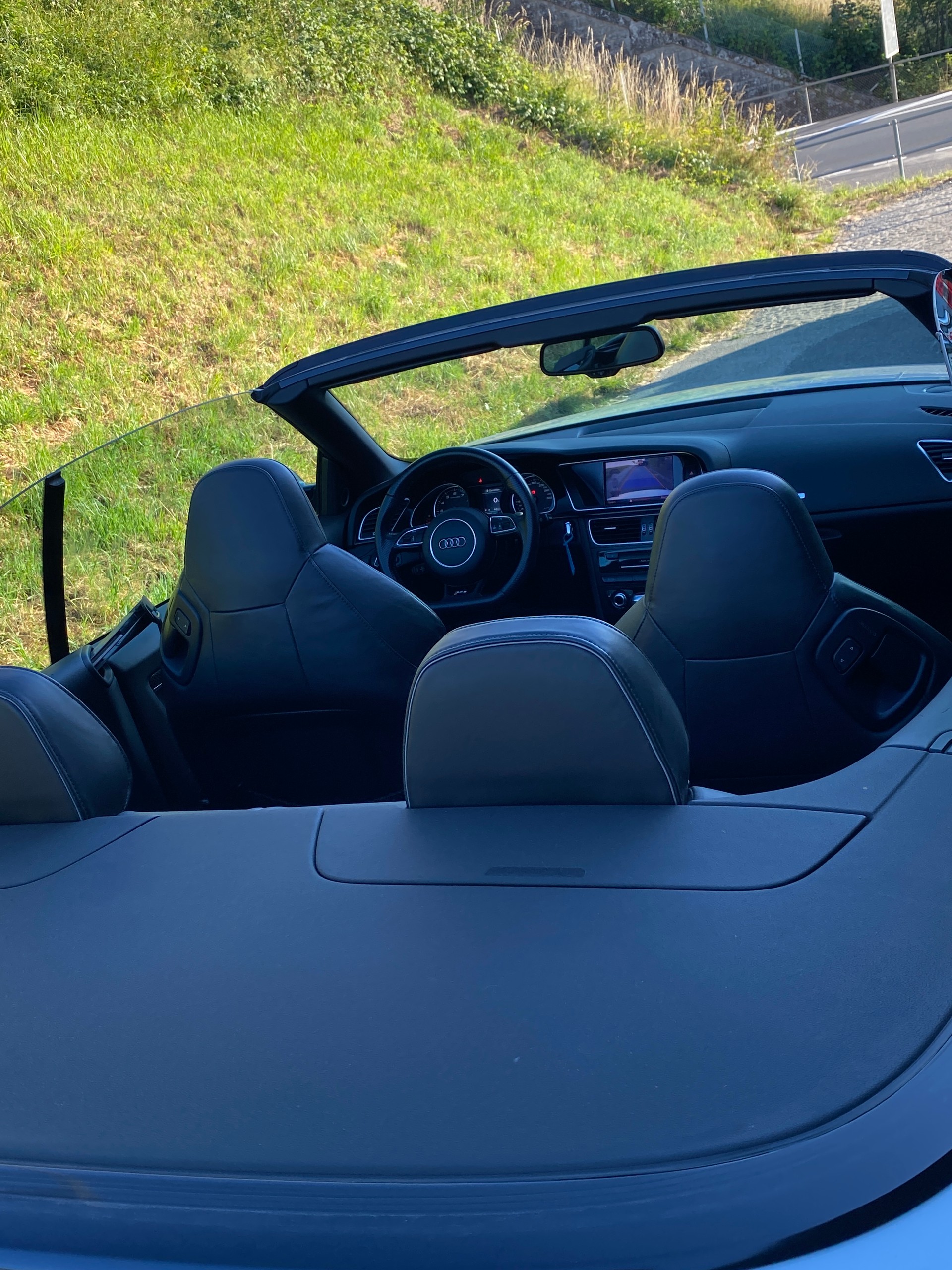 AUDI RS5 Cabrio 4.2 FSI quattro S-tronic-image-11