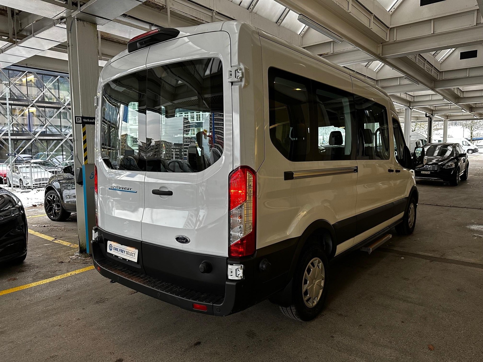 FORD E-Transit Van 390 L3H2 68kWh Trend Bus 9 Plätze-image-5
