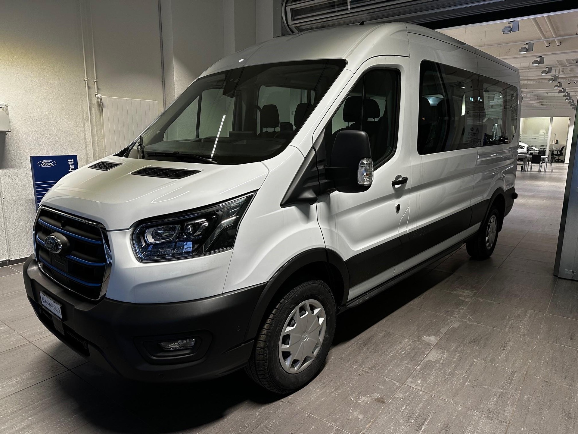 FORD E-Transit Van 390 L3H2 68kWh Trend Bus 9 Plätze-showroom-element-2