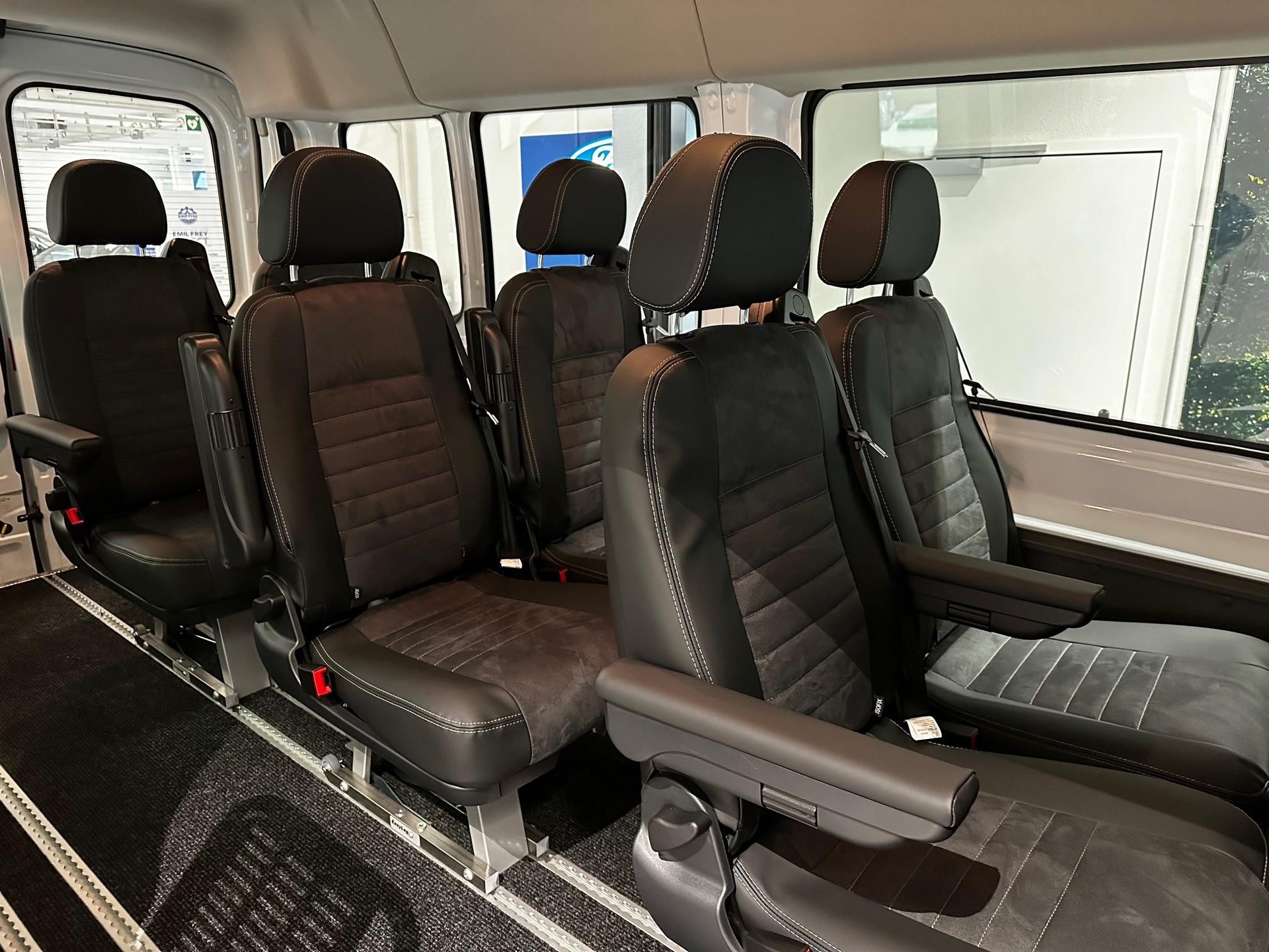 FORD E-Transit Van 390 L3H2 68kWh Trend Bus 9 Plätze-image-18