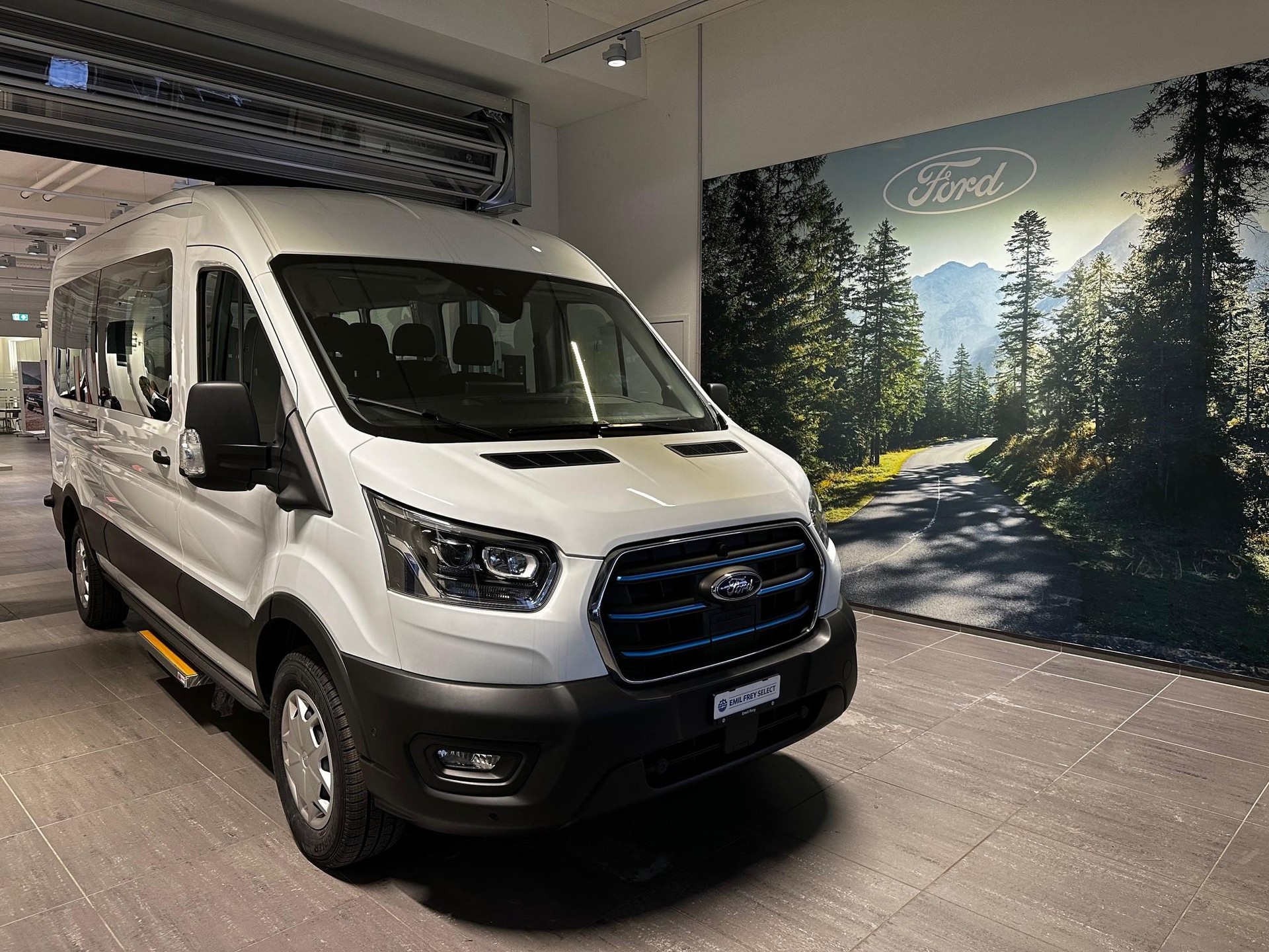 FORD E-Transit Van 390 L3H2 68kWh Trend Bus 9 Plätze