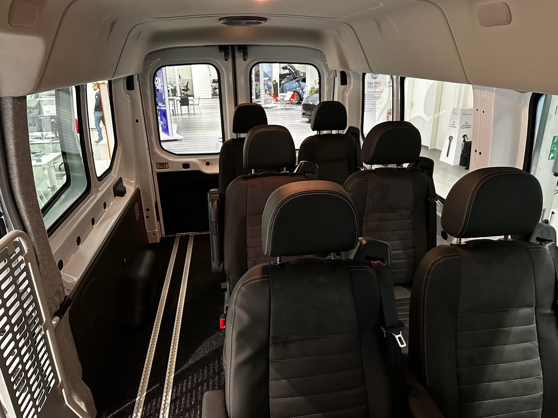 FORD E-Transit Van 390 L3H2 68kWh Trend Bus 9 Plätze-image-19