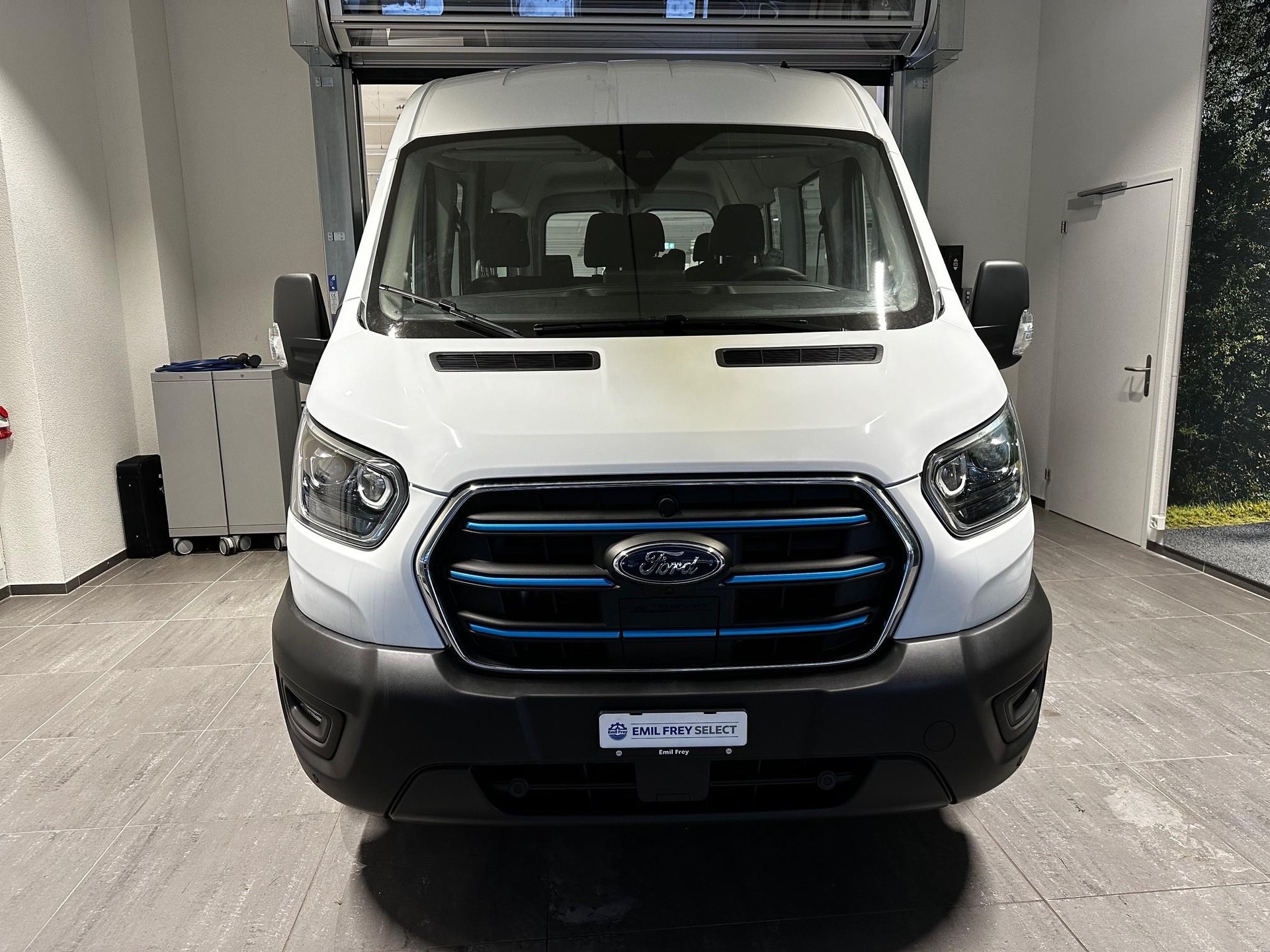 FORD E-Transit Van 390 L3H2 68kWh Trend Bus 9 Plätze-showroom-element-1