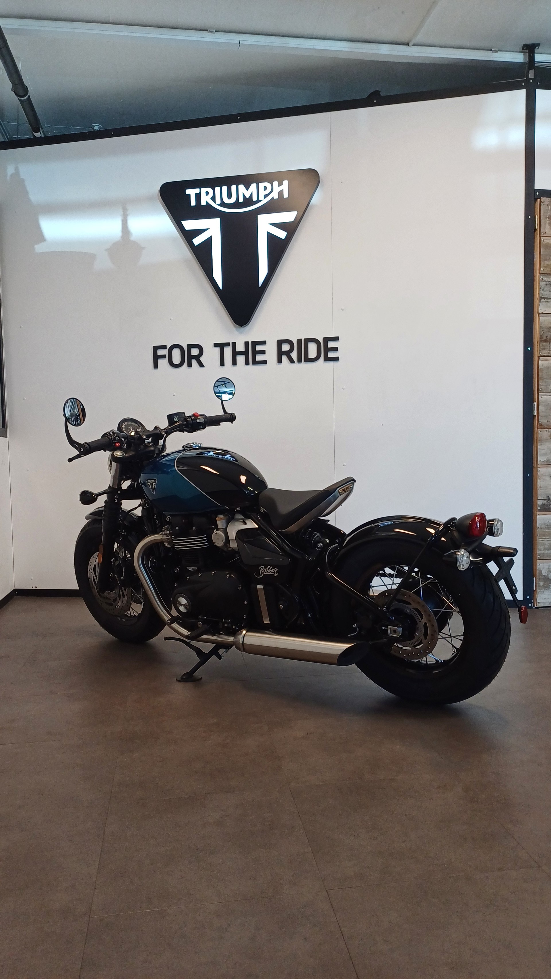 TRIUMPH Bonneville Bobber 35KW-image-3