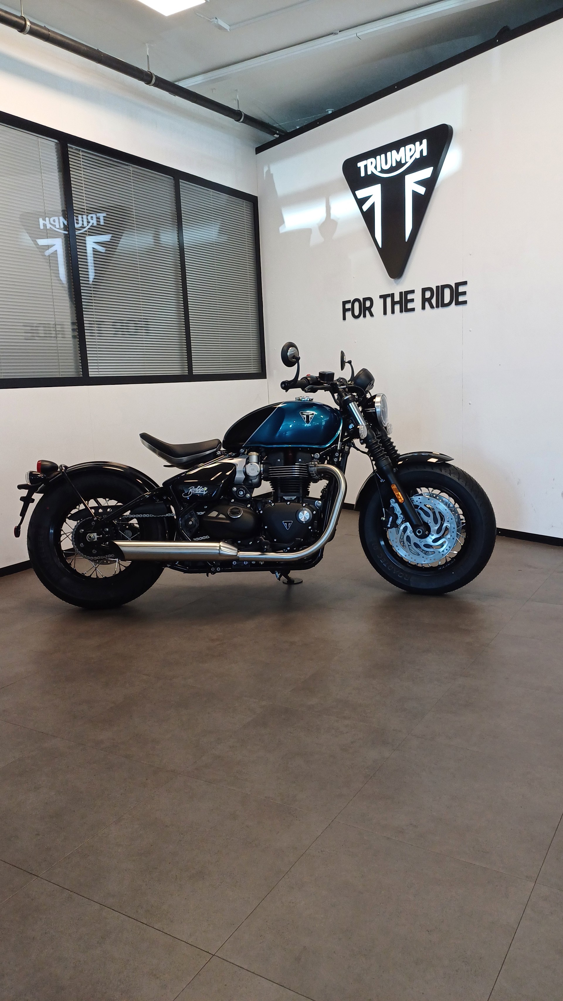 TRIUMPH Bonneville Bobber 35KW-image-1