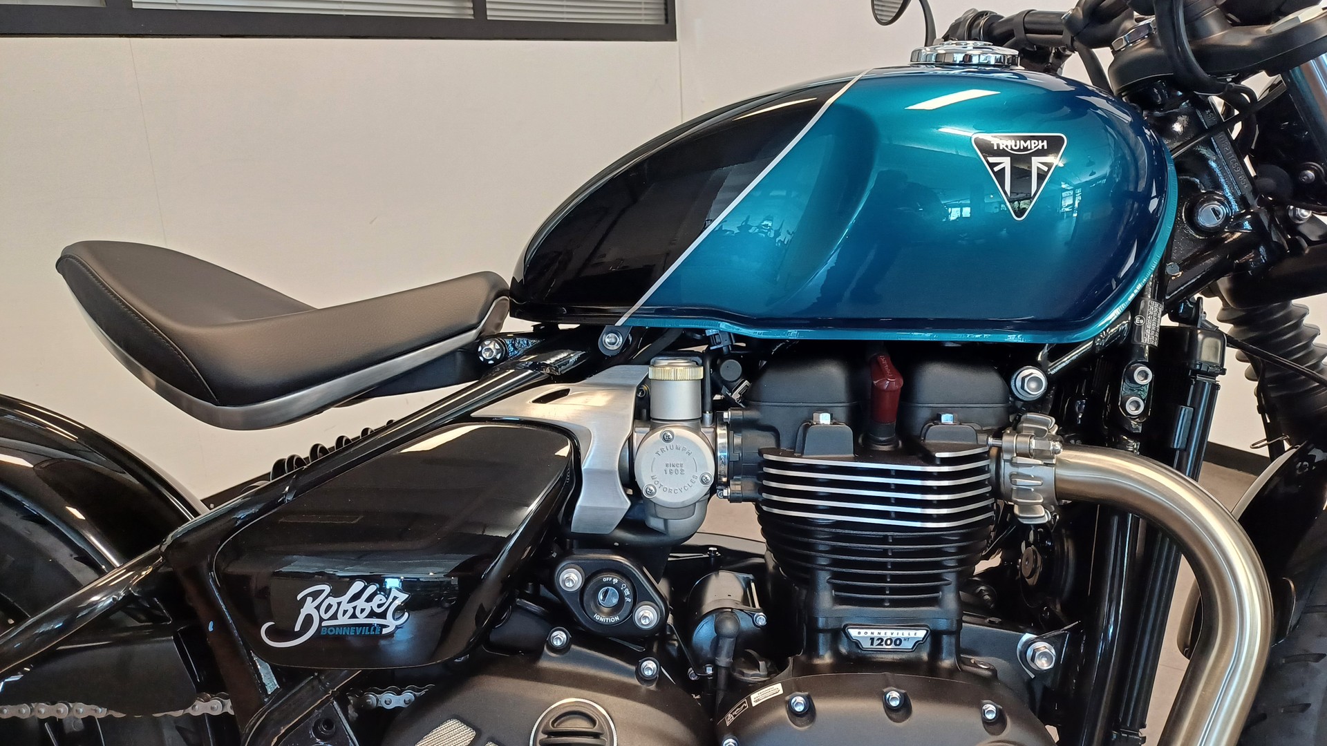 TRIUMPH Bonneville Bobber 35KW-image-8
