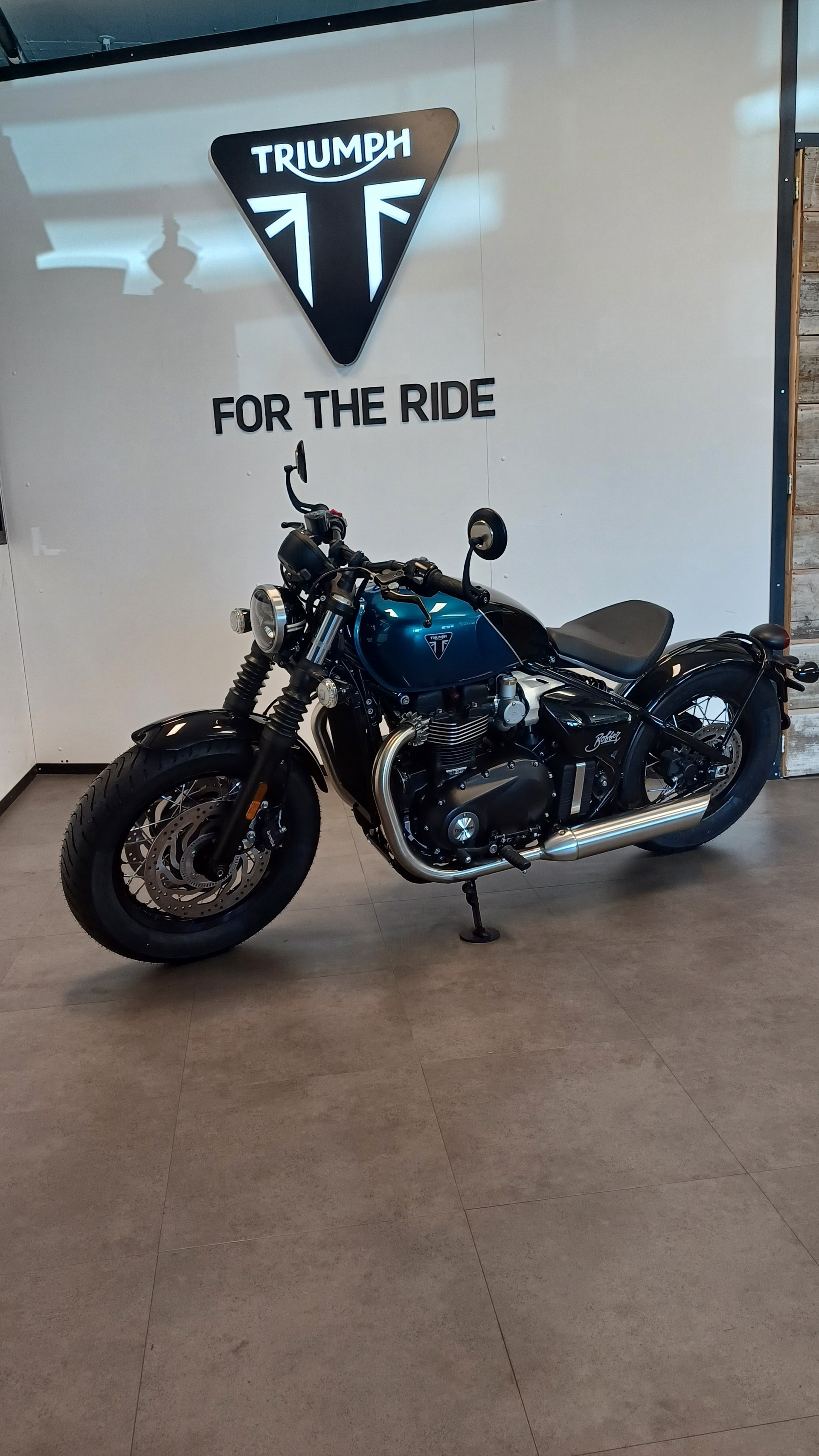 TRIUMPH Bonneville Bobber 35KW-image-2