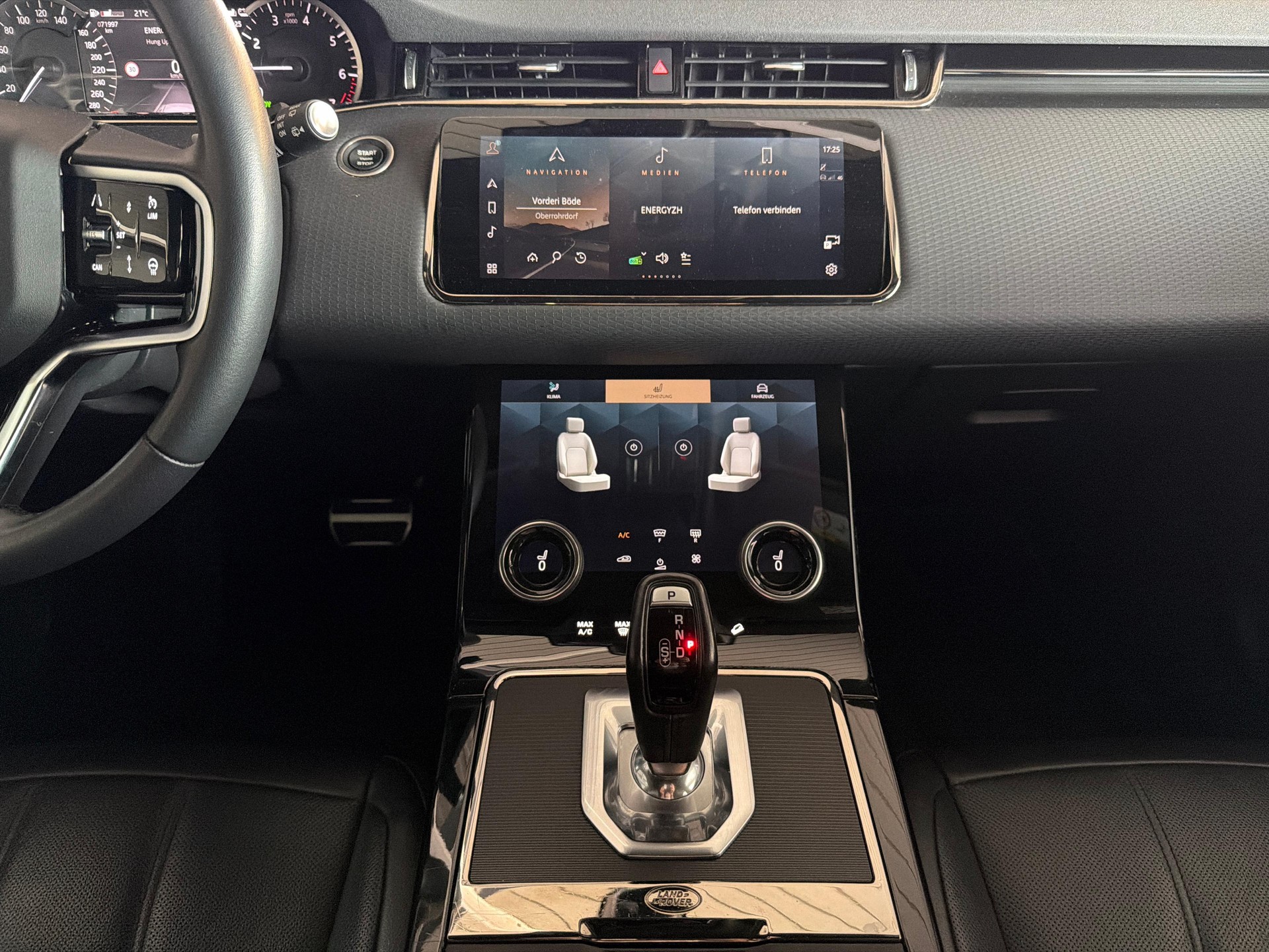 LAND ROVER Range Rover Evoque 1.5 T 300e R-Dynamic S Plug In Hybrid-image-16