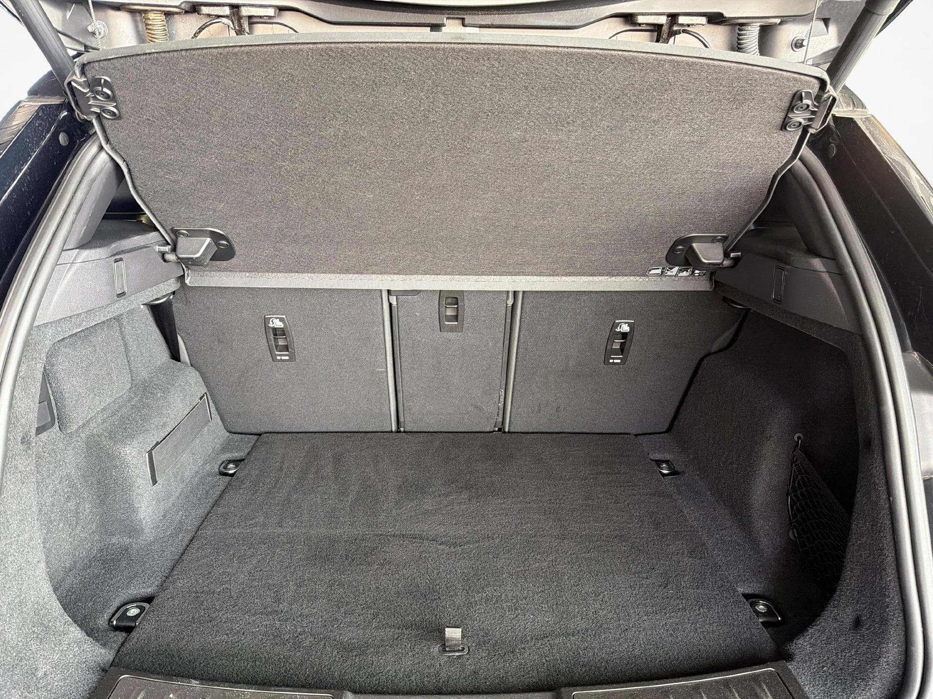 LAND ROVER Range Rover Evoque 1.5 T 300e R-Dynamic S Plug In Hybrid-image-11