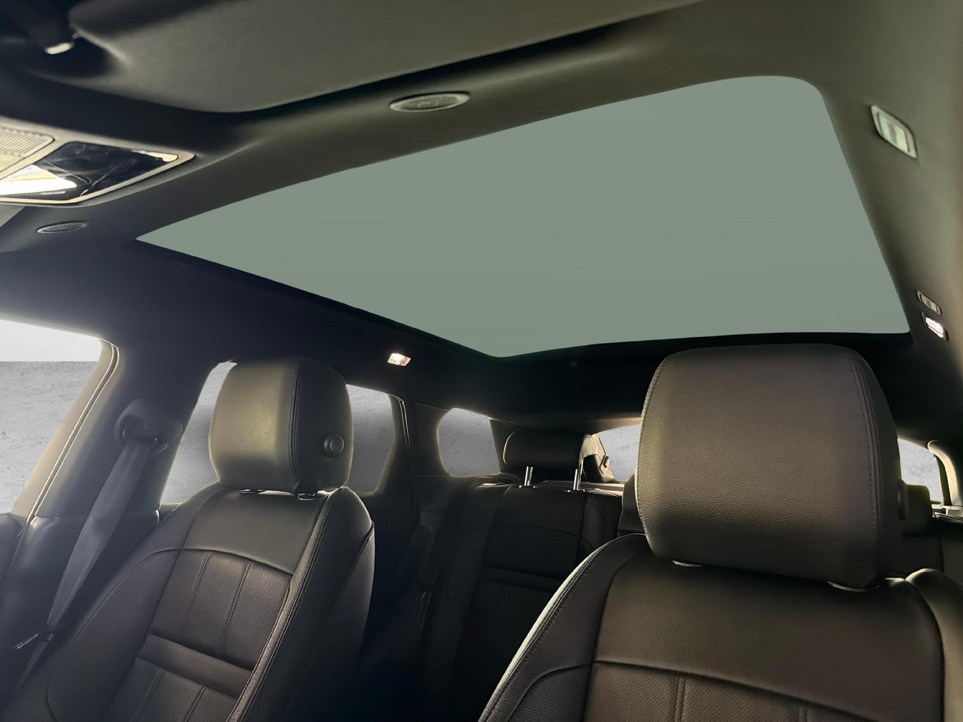 LAND ROVER Range Rover Evoque 1.5 T 300e R-Dynamic S Plug In Hybrid-image-17