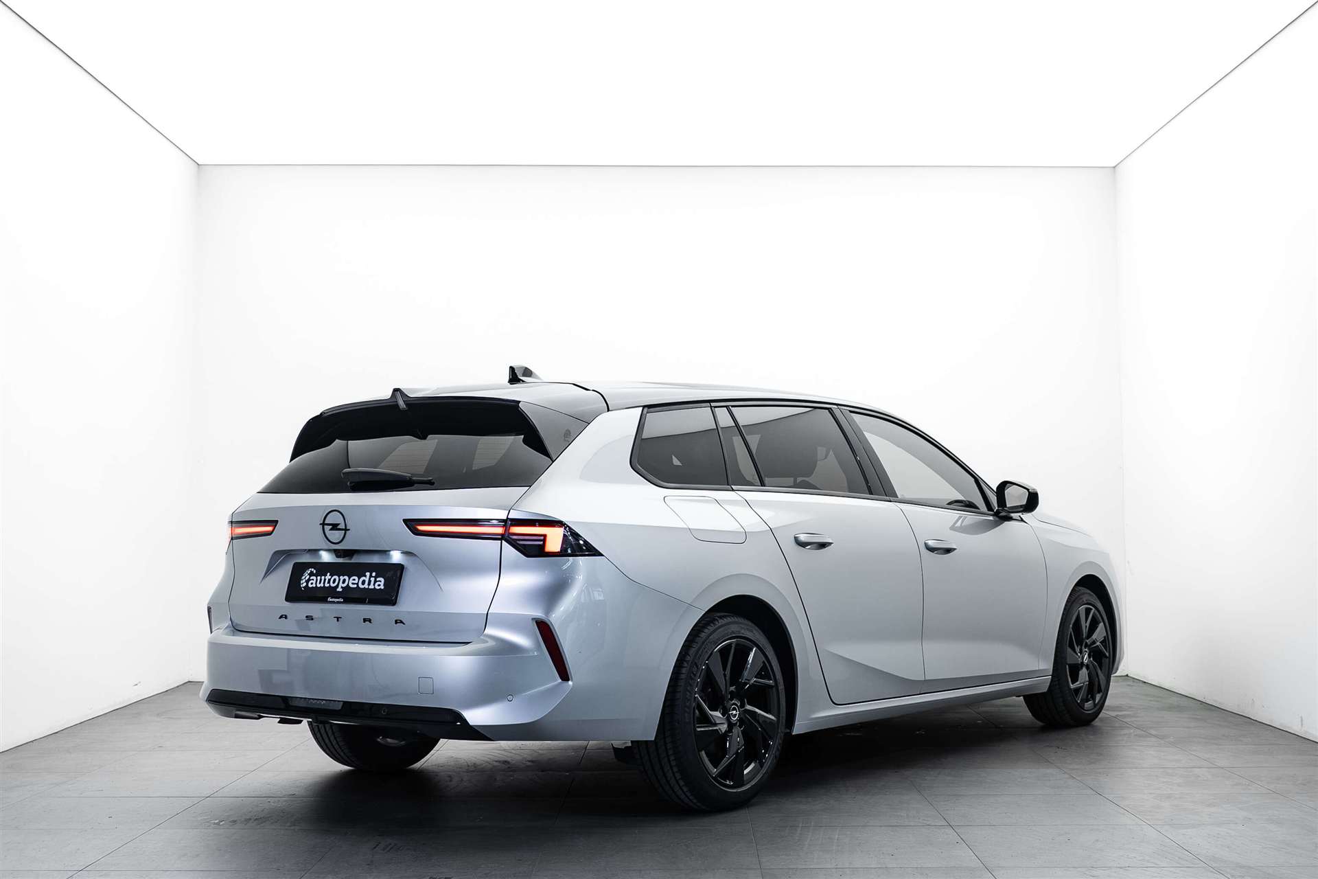 OPEL Astra Sports Tourer 1.2i Turbo GS Automat-image-2