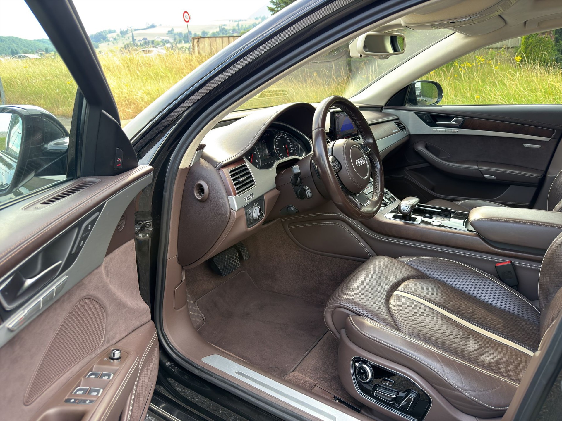 AUDI 4.2 V8 TDI quattro T-Tronic-image-4