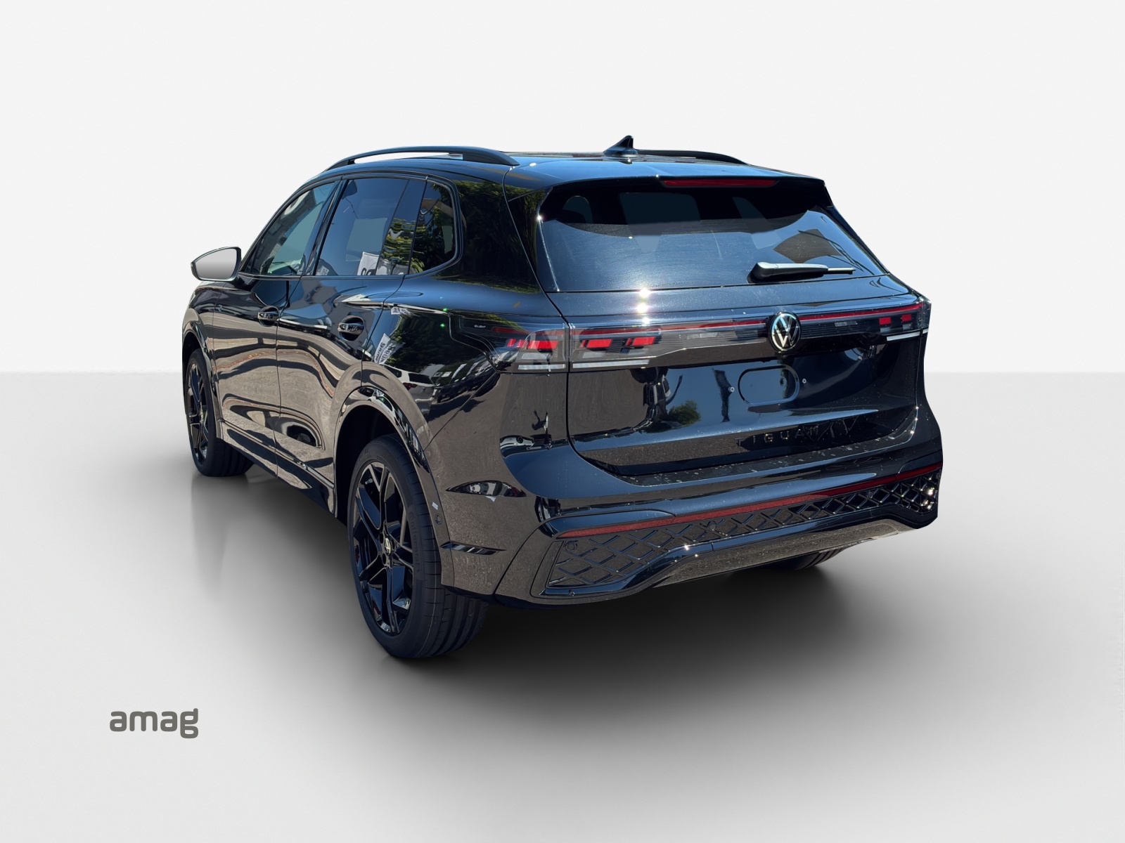 VW Tiguan 2.0 TSI DSG R-Line Plus 4Motion-image-2