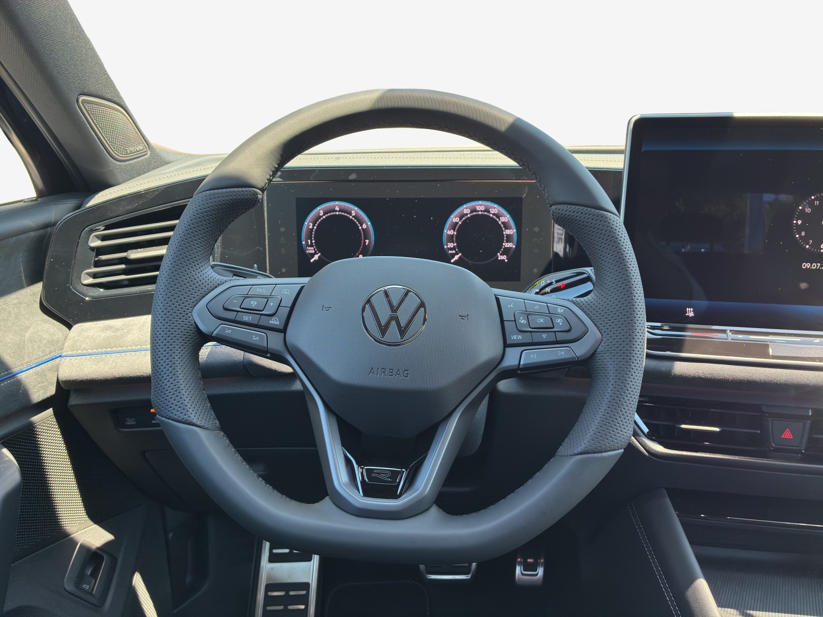VW Tiguan 2.0 TSI DSG R-Line Plus 4Motion-image-9