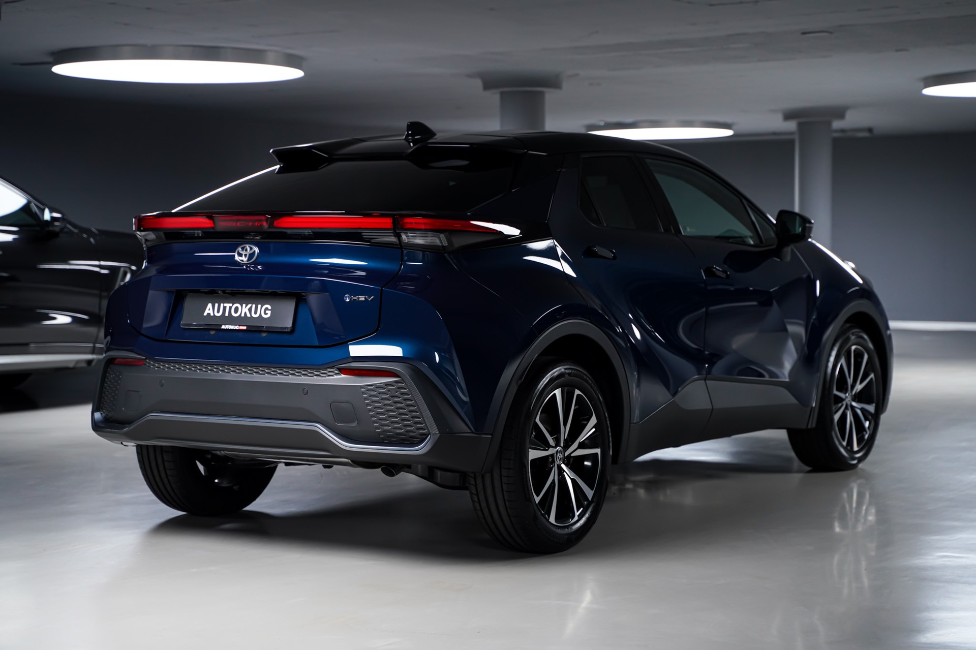 TOYOTA C-HR 2.0 HSD CVT Style 4WD-image-4