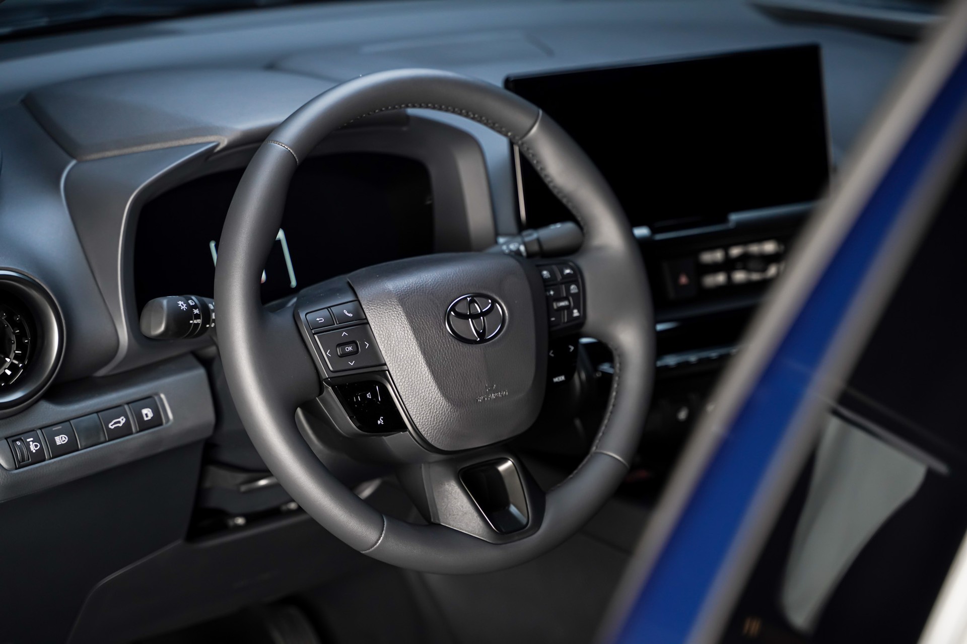 TOYOTA C-HR 2.0 HSD CVT Style 4WD-image-9