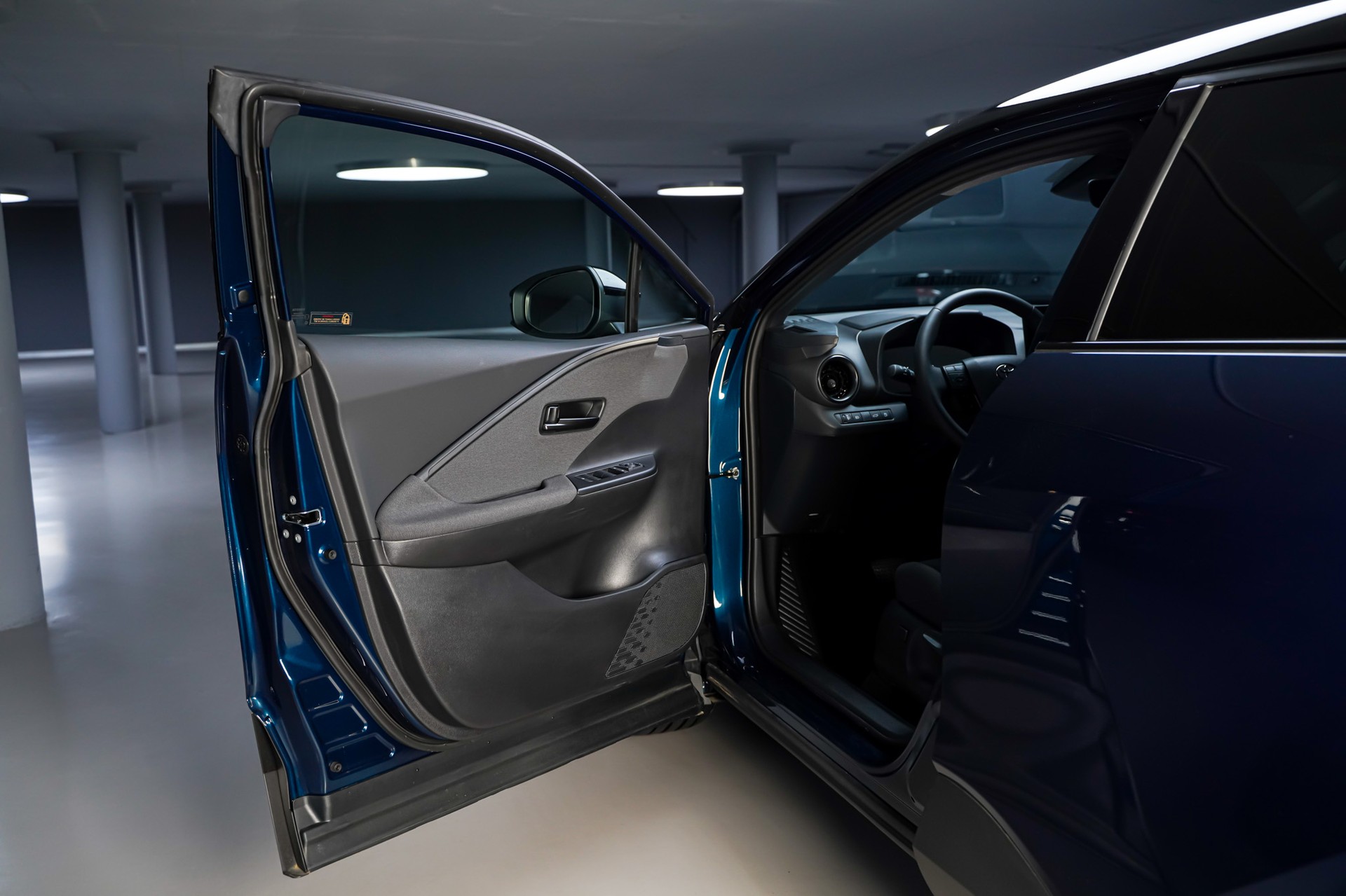 TOYOTA C-HR 2.0 HSD CVT Style 4WD-image-8