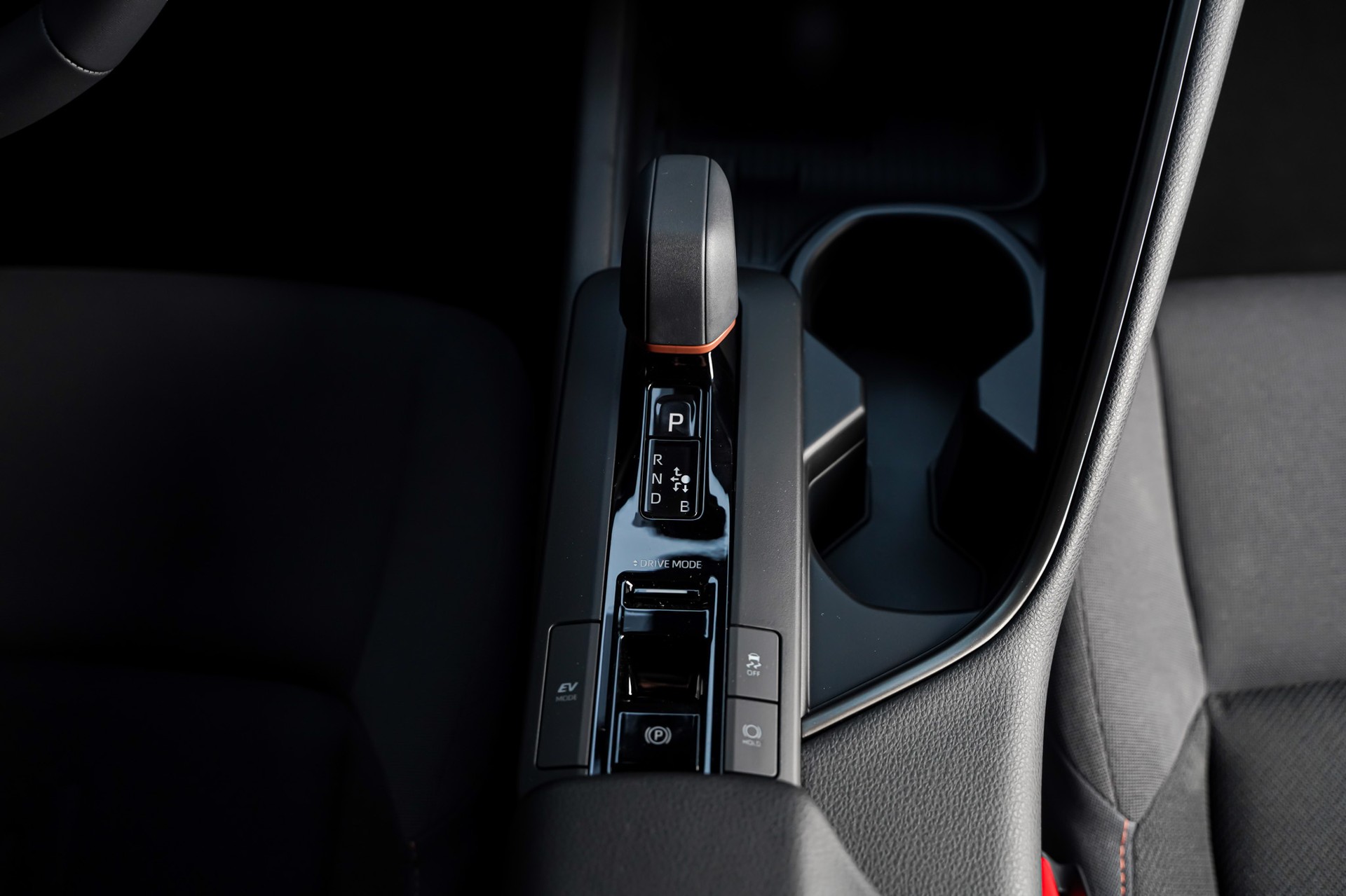 TOYOTA C-HR 2.0 HSD CVT Style 4WD-image-24
