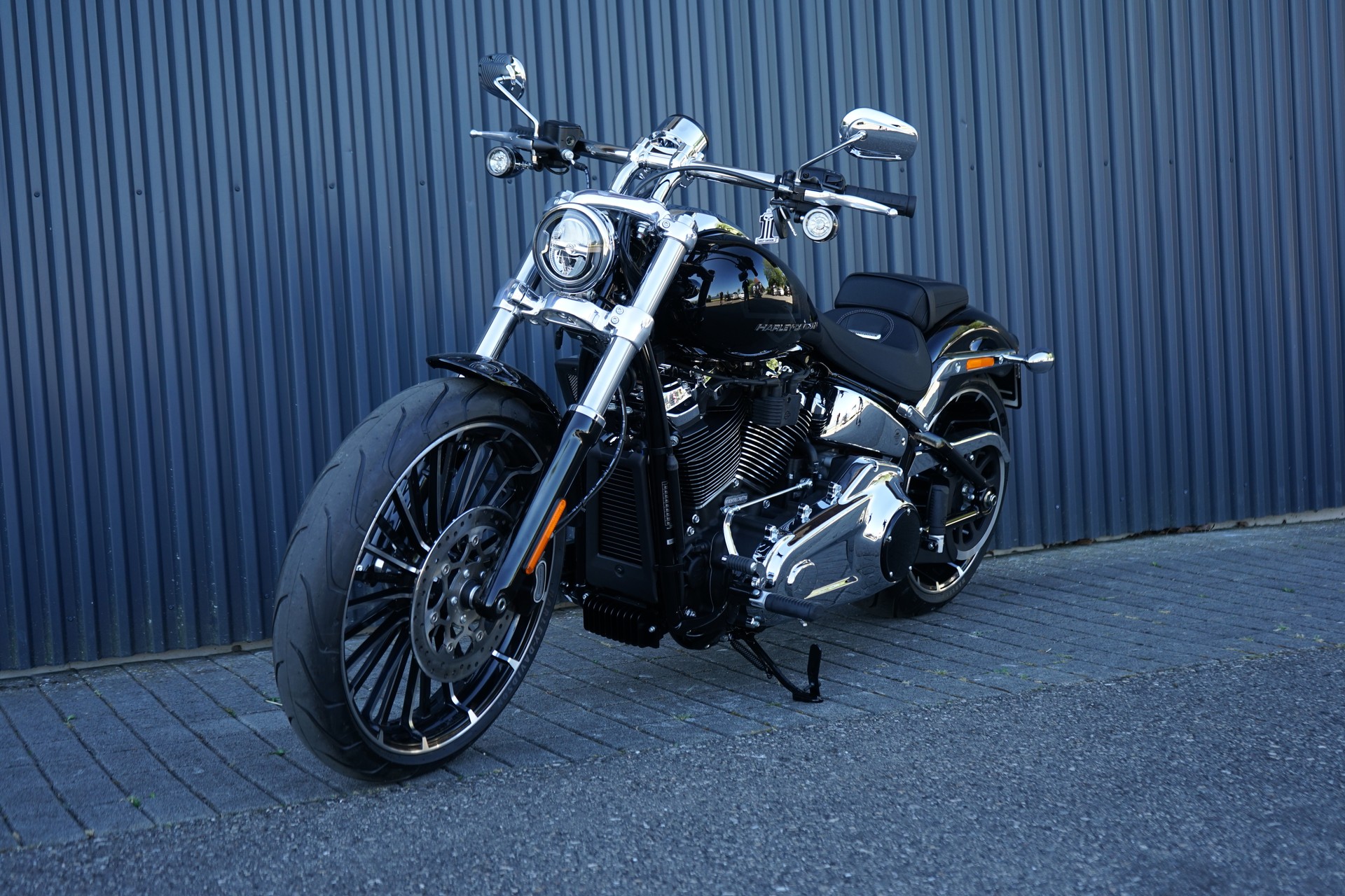 HARLEY-DAVIDSON FXBR Breakout 117ci-showroom-element-2