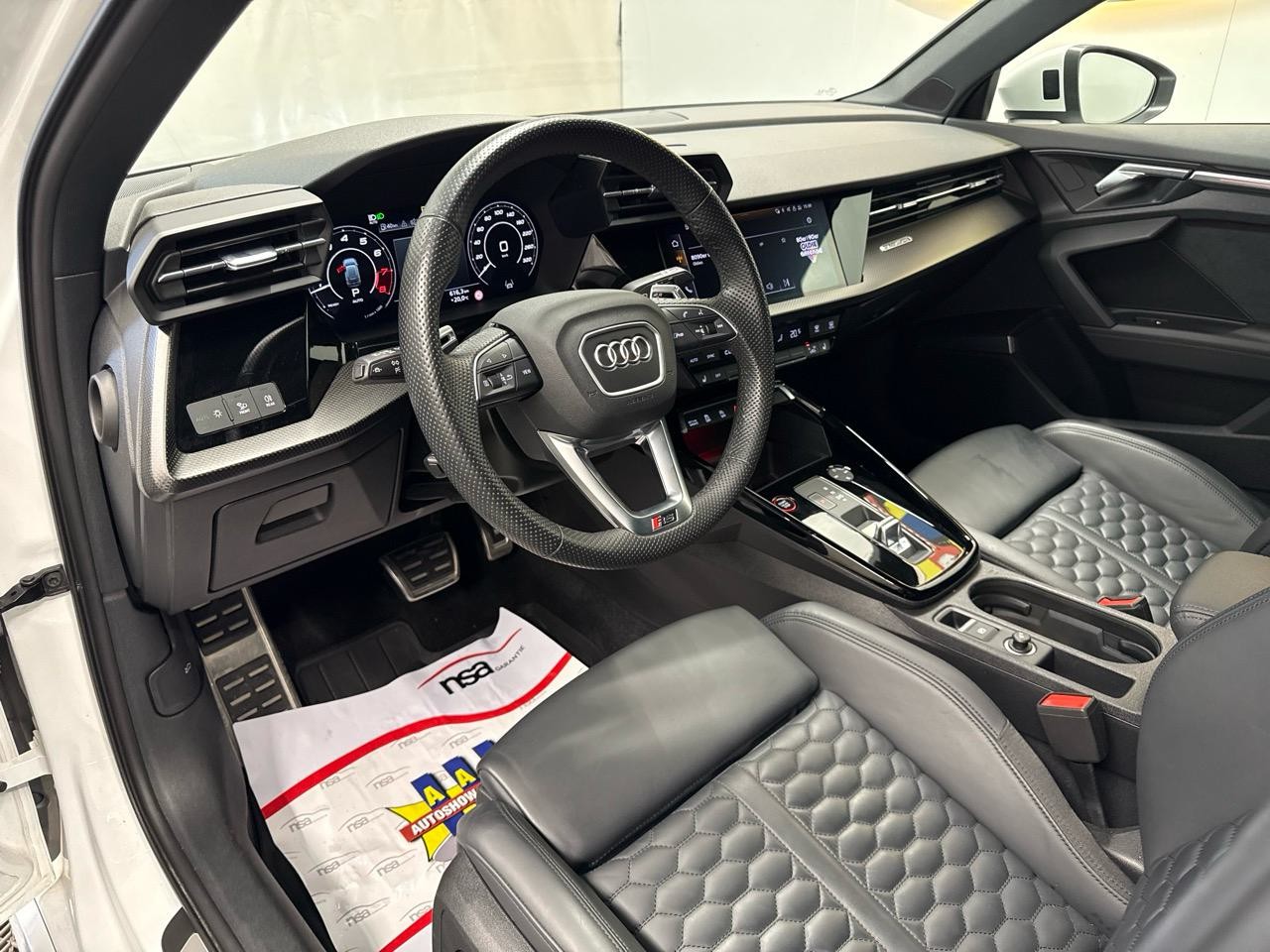 AUDI RS3 Sportback 2.5 TSI quattro S-tronic-image-2