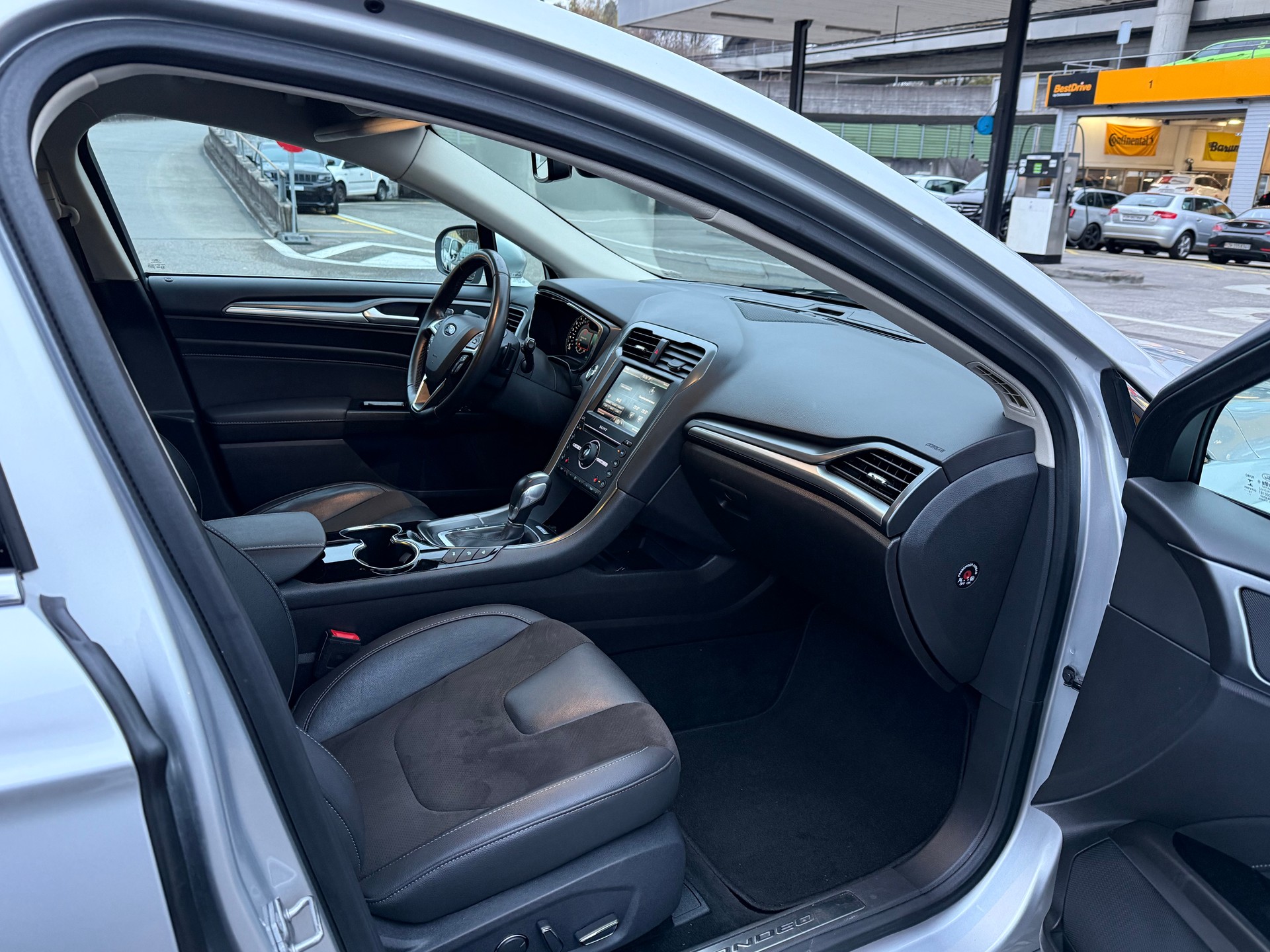 FORD Mondeo 2.0 TDCi Titanium AWD PowerShift / Frisch ab MFK / 1 Jahr Garantie / Rückfahrkamera / Navi / AHK 2000kg-image-8