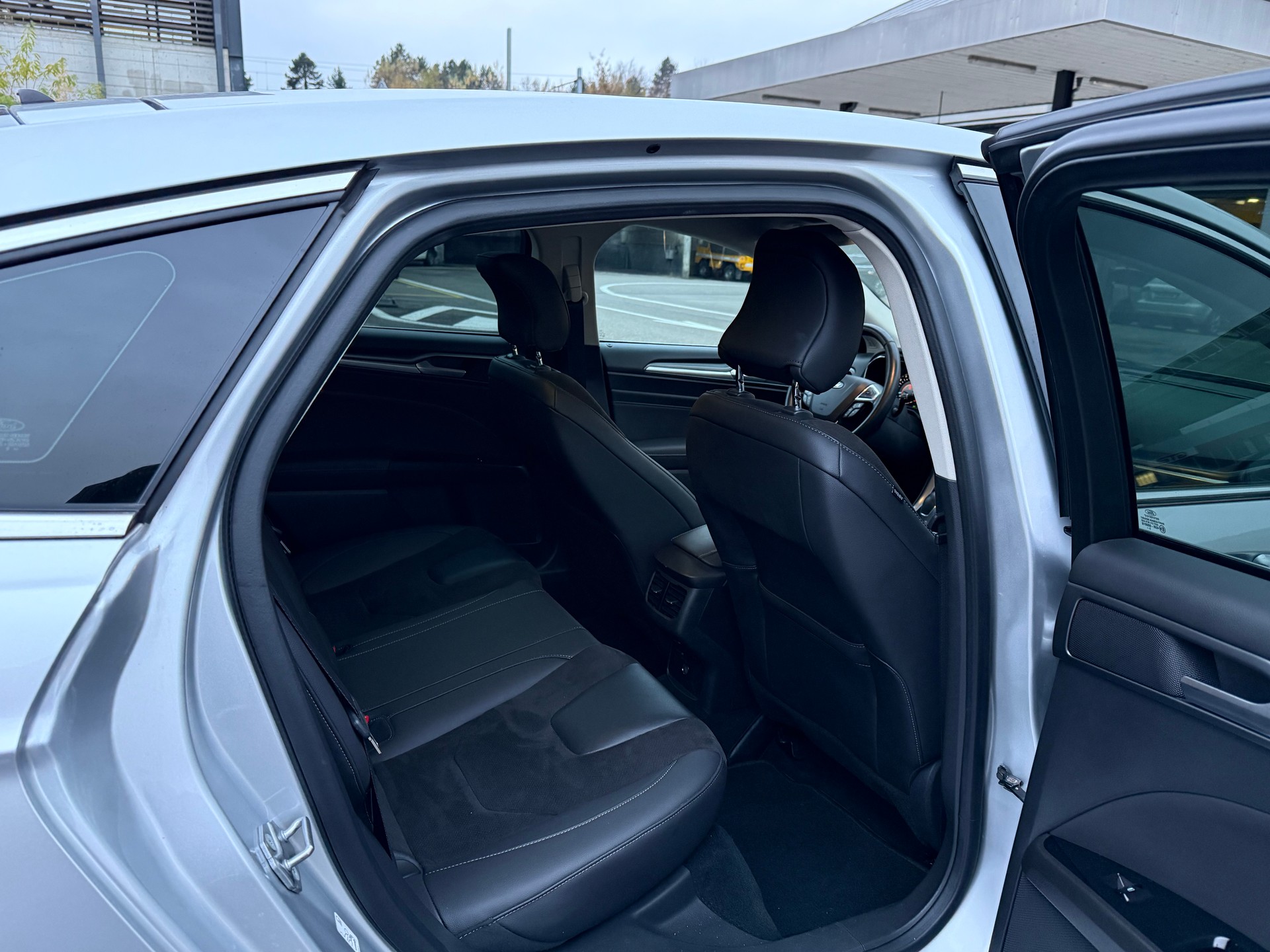 FORD Mondeo 2.0 TDCi Titanium AWD PowerShift / Frisch ab MFK / 1 Jahr Garantie / Rückfahrkamera / Navi / AHK 2000kg-image-12