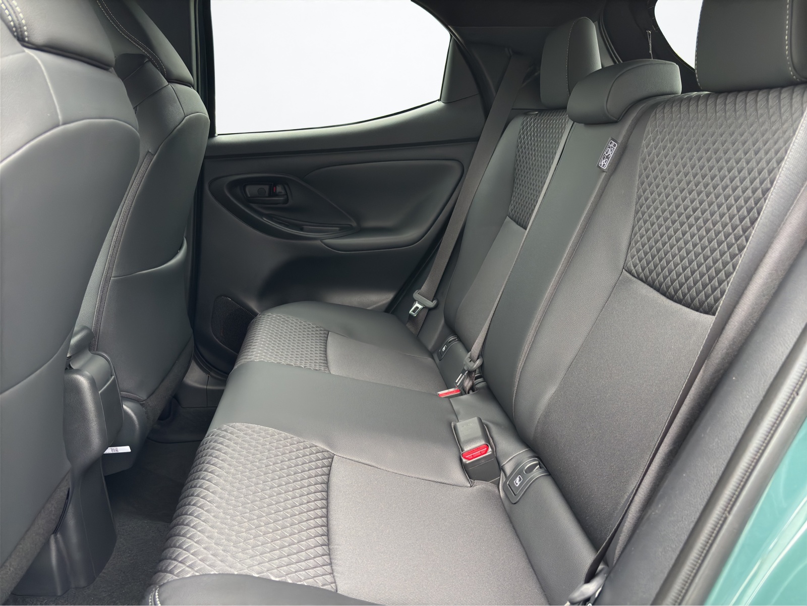 TOYOTA Yaris 1.5 VVT-i HSD Premium-image-14