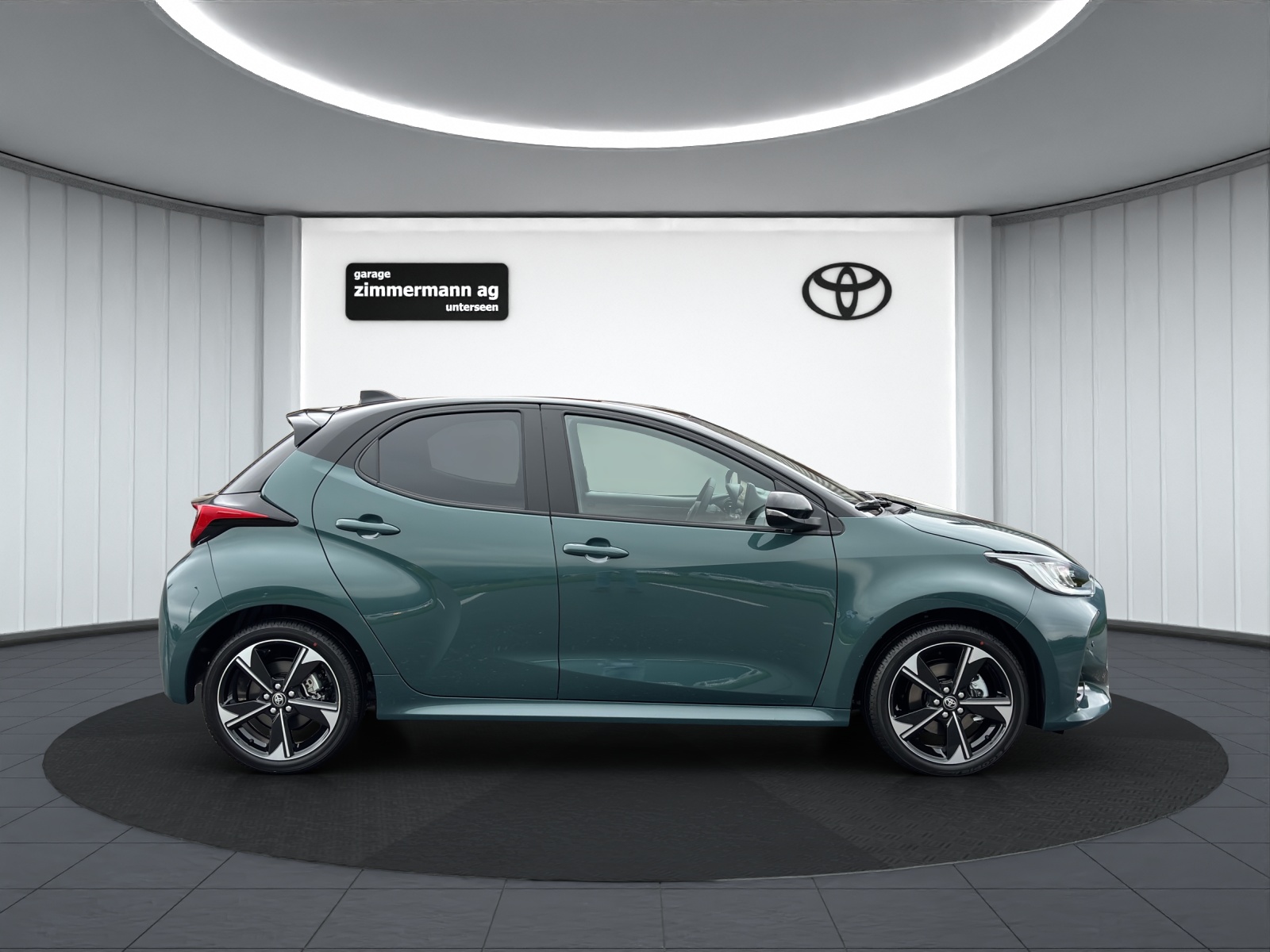 TOYOTA Yaris 1.5 VVT-i HSD Premium-image-4