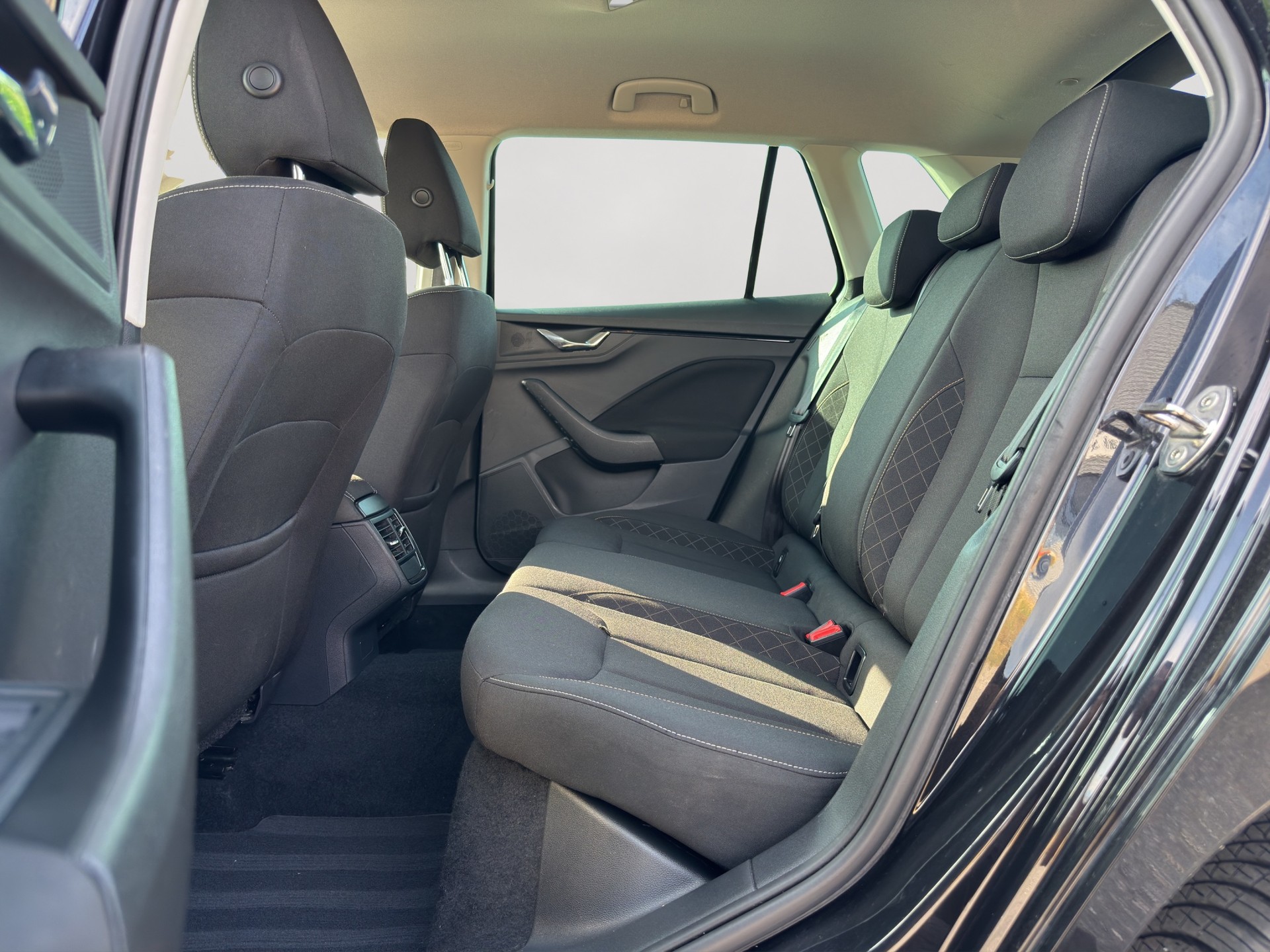 SKODA Kamiq 1.0 TSI Ambition DSG-image-14