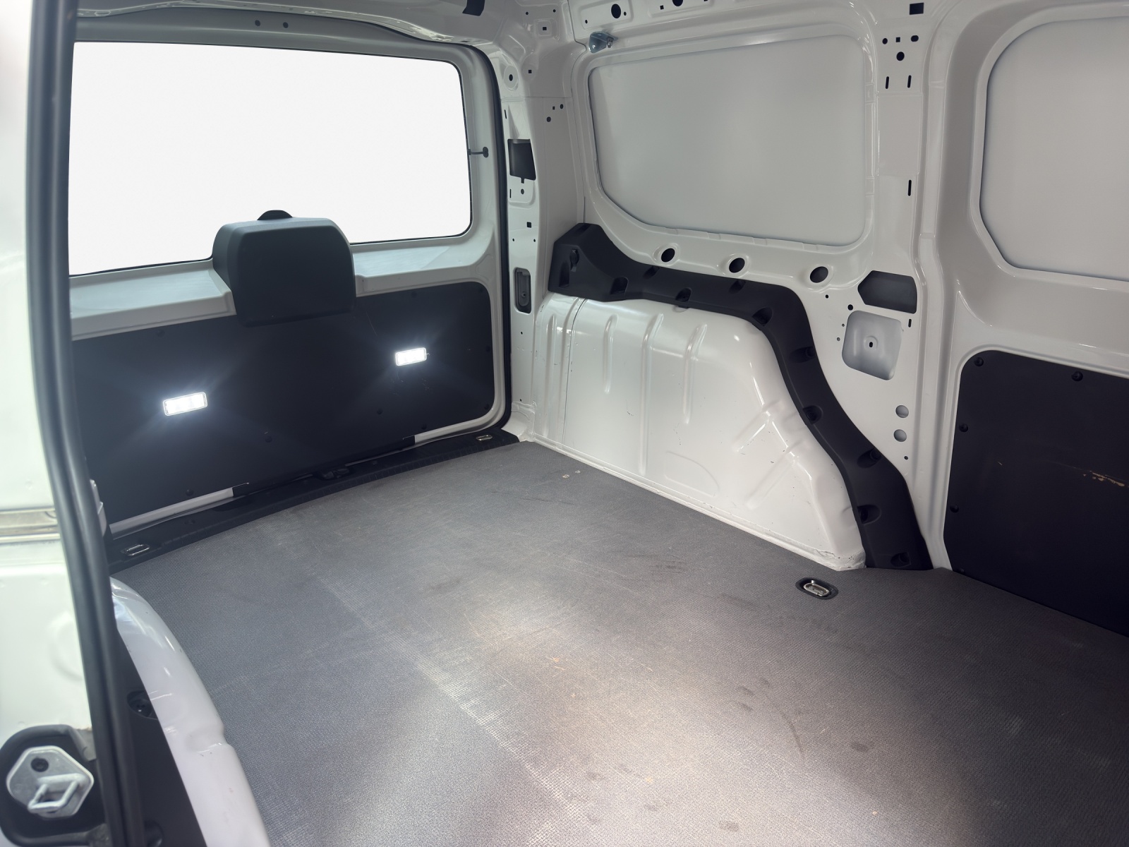VW Caddy Cargo 2.0TDI Maxi 4Motion-image-11