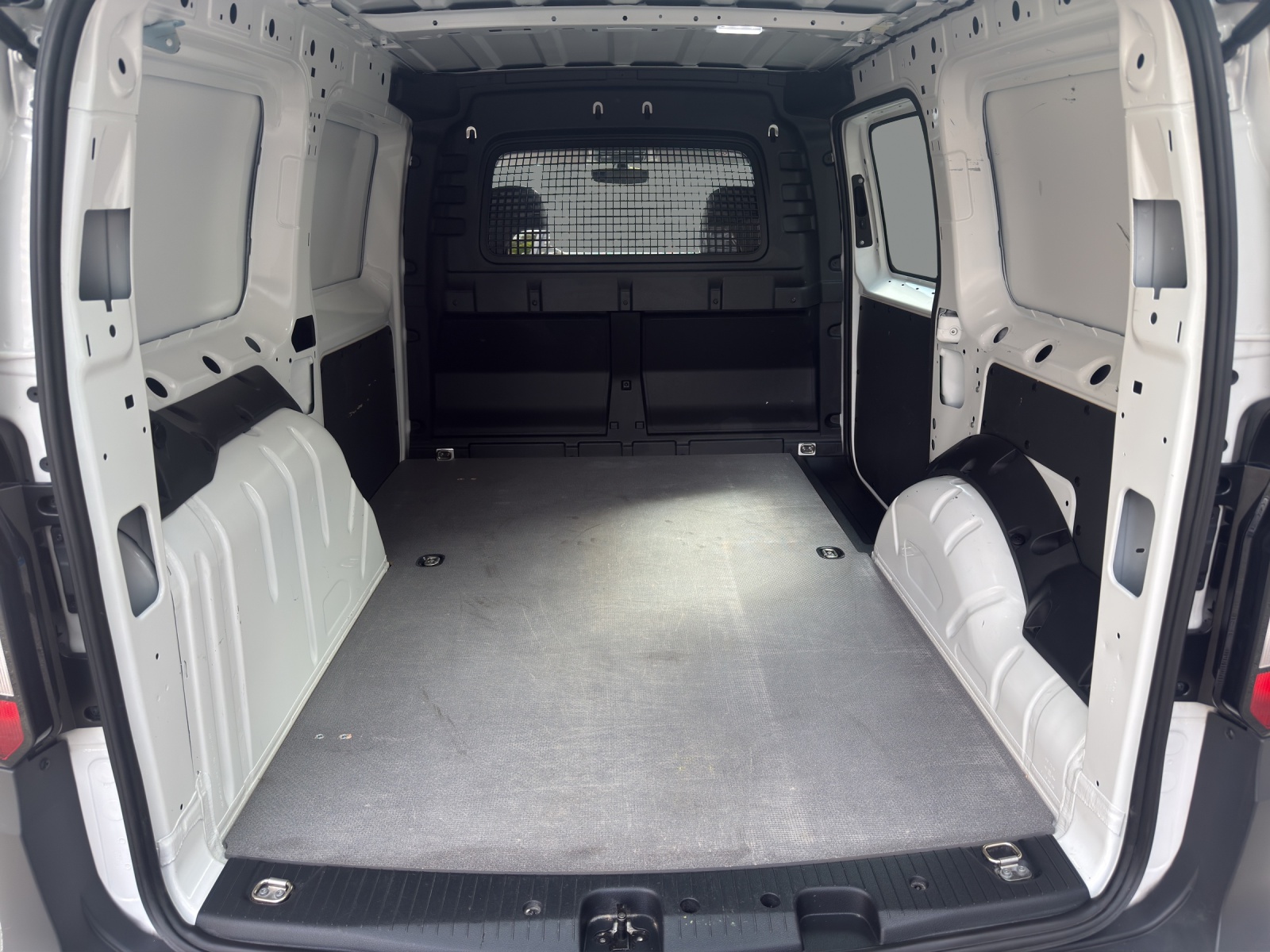 VW Caddy Cargo 2.0TDI Maxi 4Motion-image-12