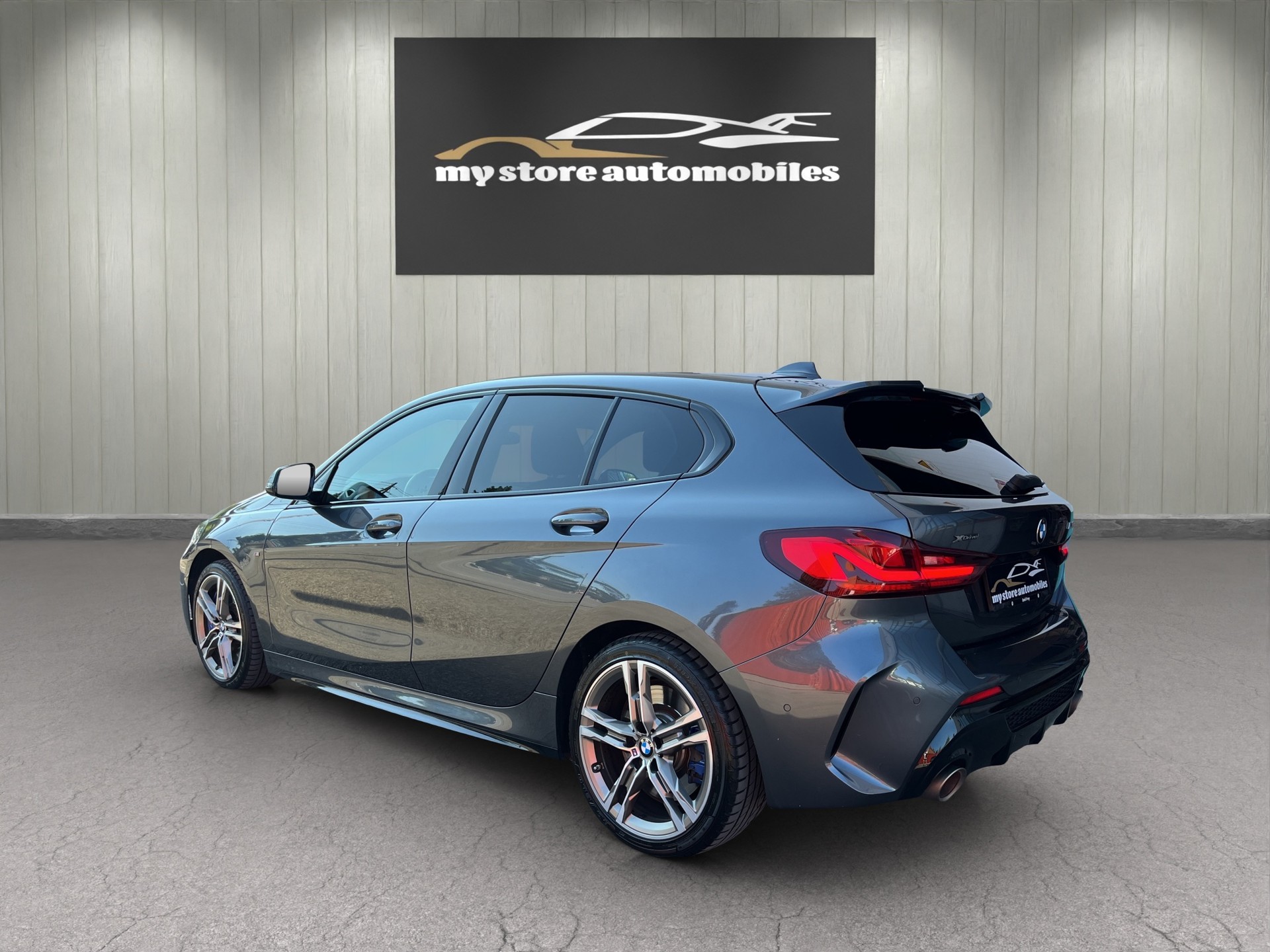BMW M135i xDrive Steptronic-image-7