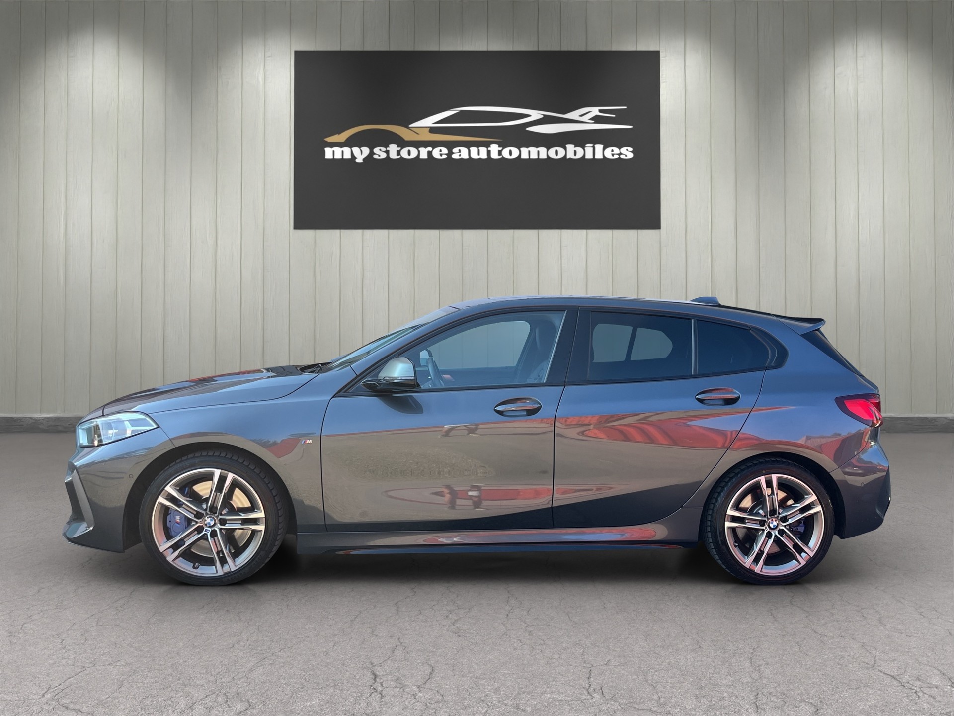 BMW M135i xDrive Steptronic-image-3