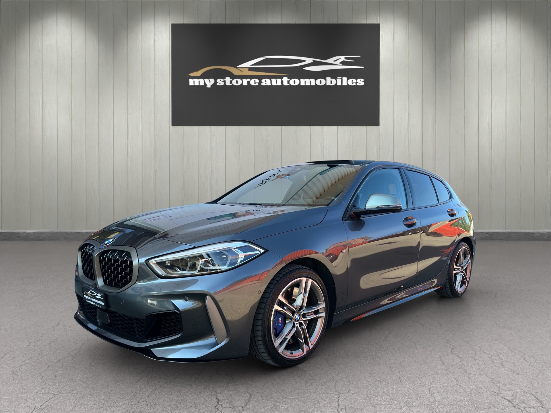 BMW M135i xDrive Steptronic-image-0